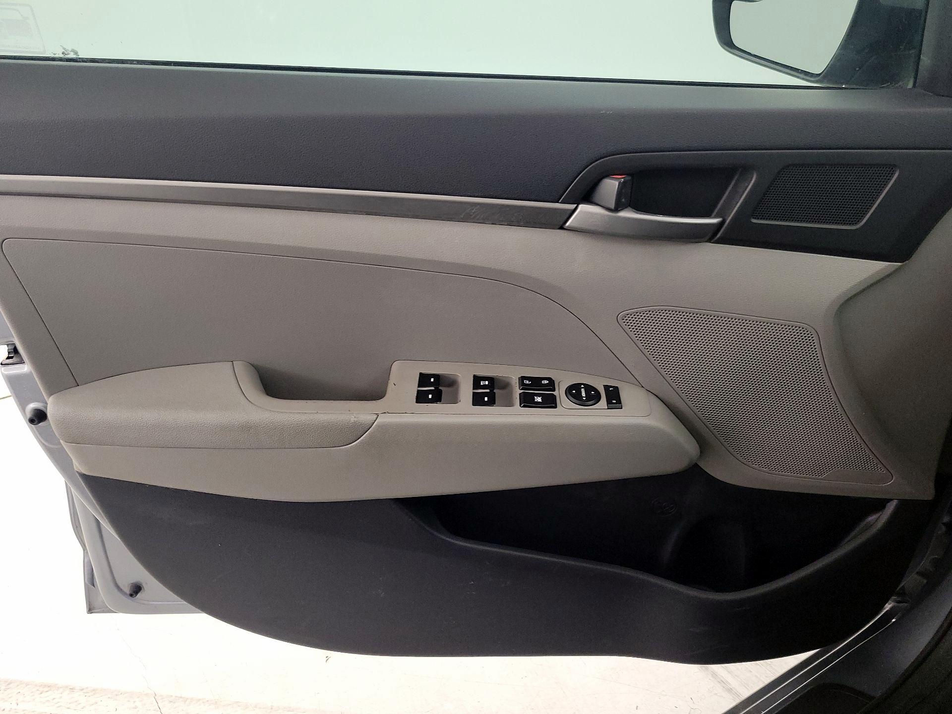 Thumbnail: 2017 Hyundai Elantra - 12