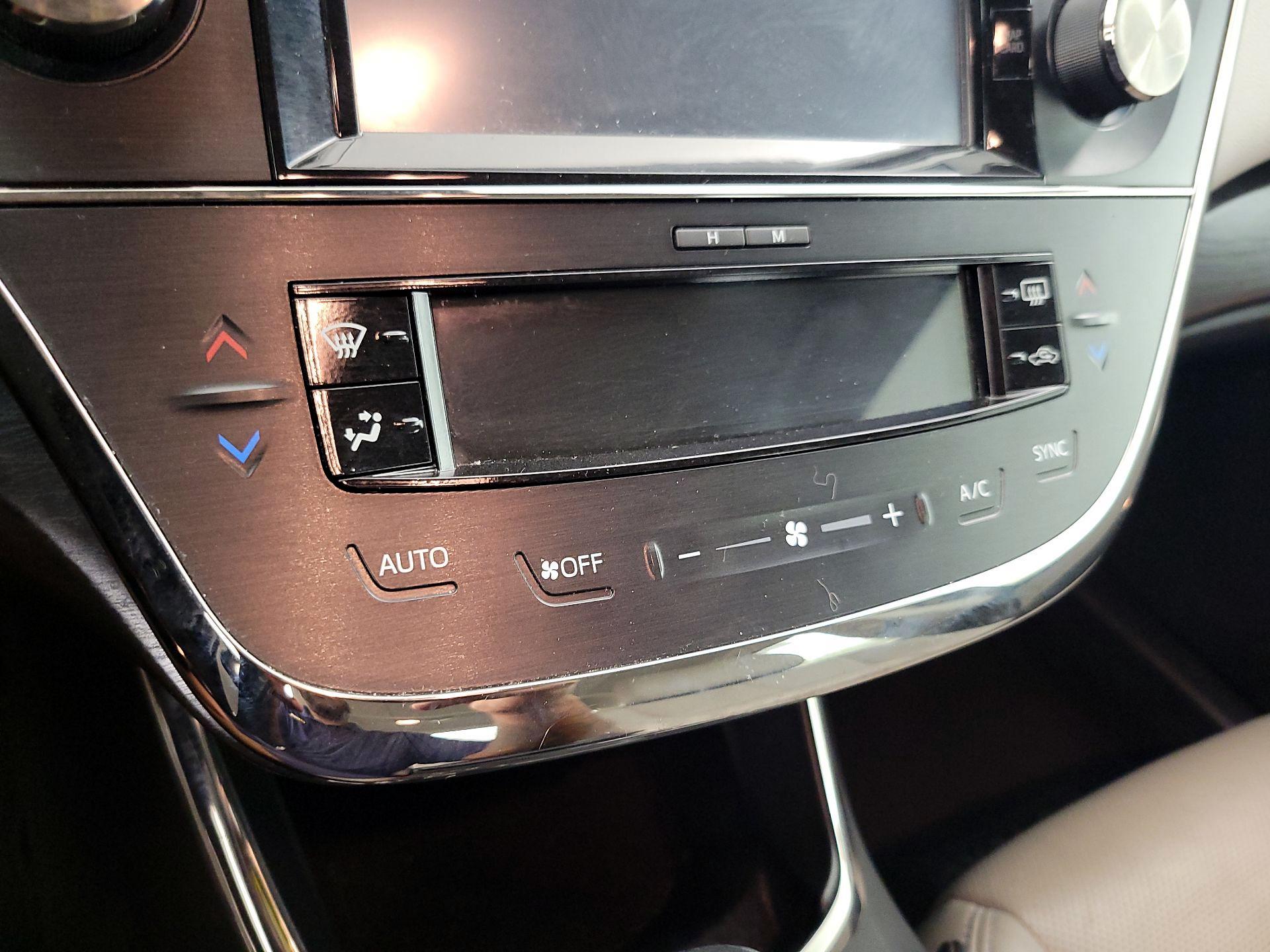 Thumbnail: 2016 Toyota Avalon - 16