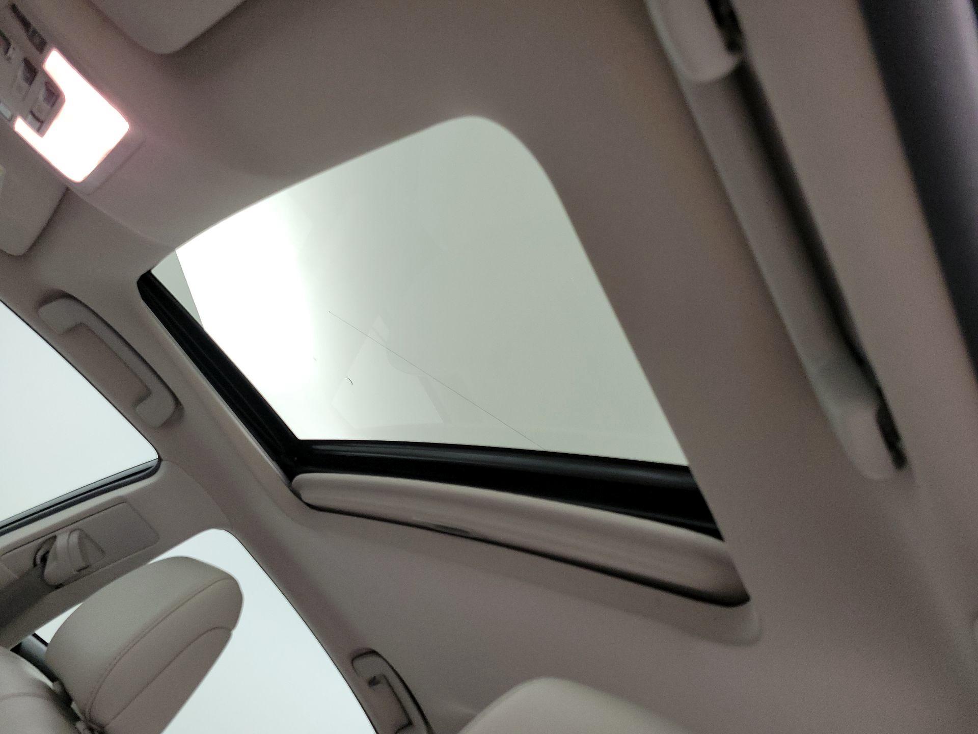 Thumbnail: 2016 Toyota Avalon - 19