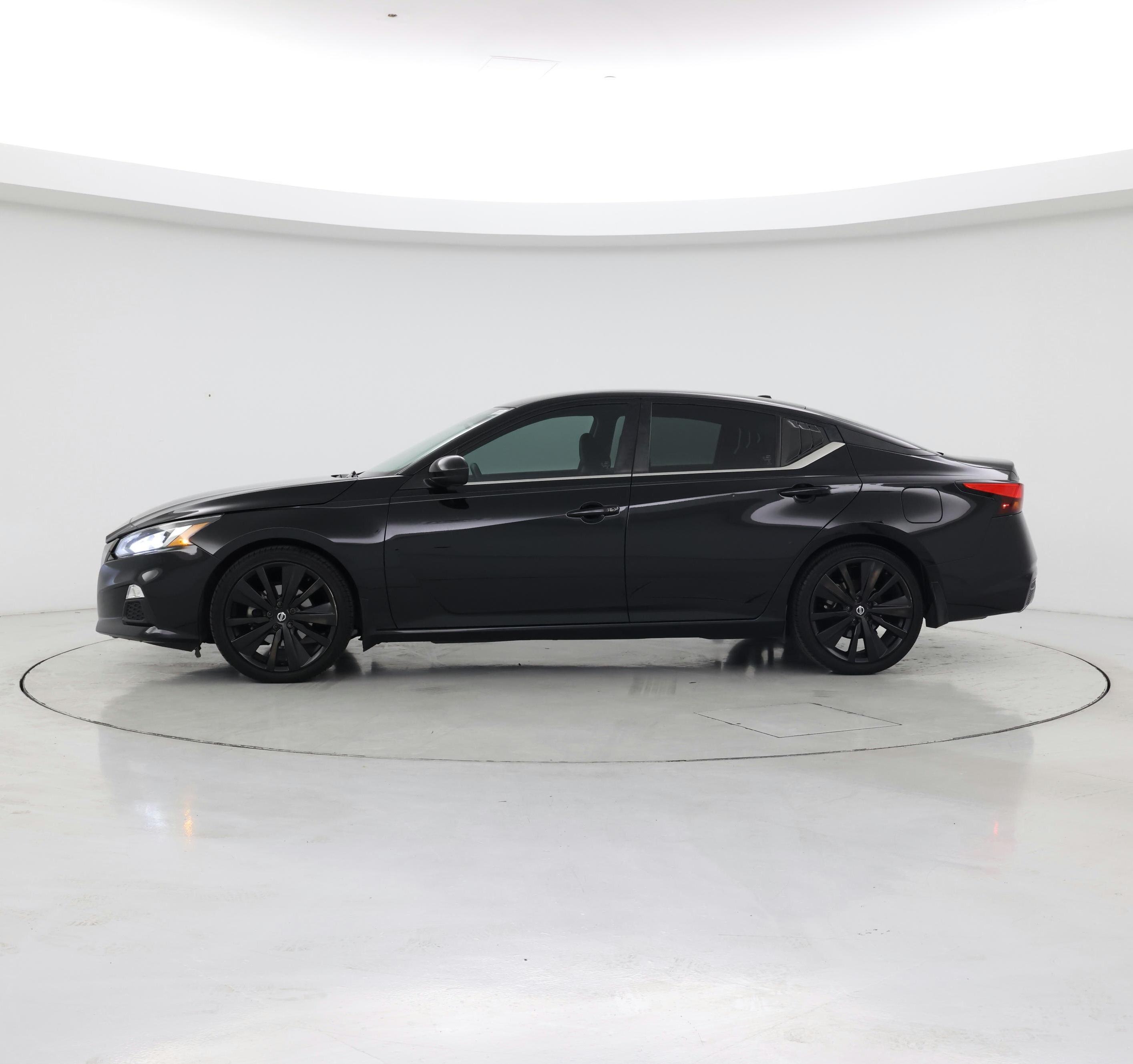 Thumbnail: 2020 Nissan Altima - 3