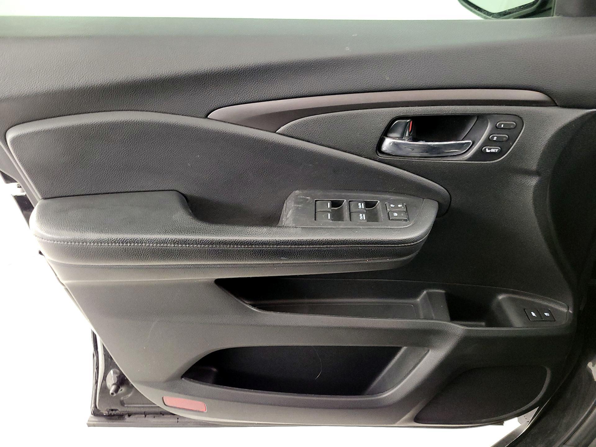 Thumbnail: 2019 Honda Passport - 12