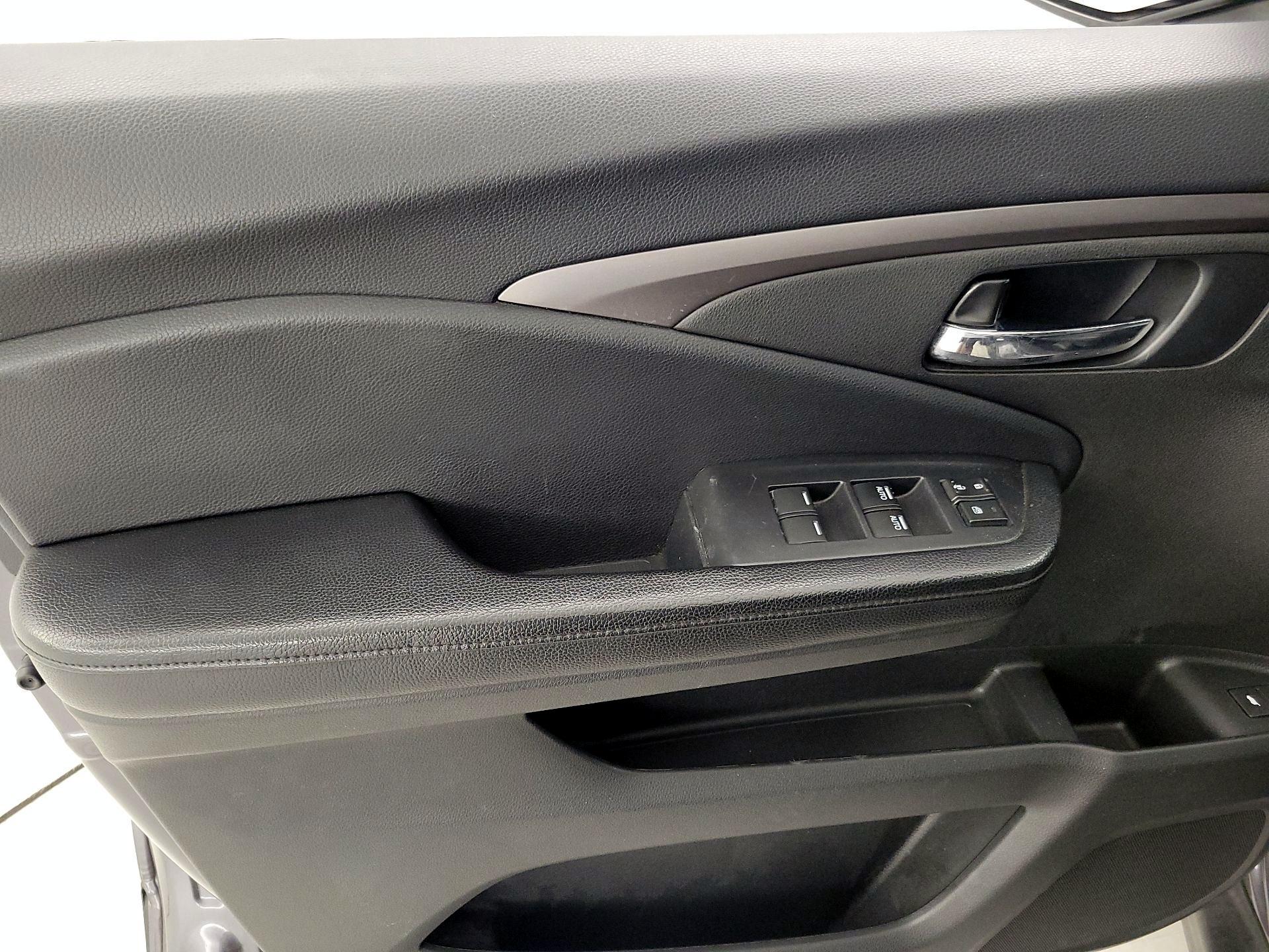 Thumbnail: 2018 Honda Pilot - 12