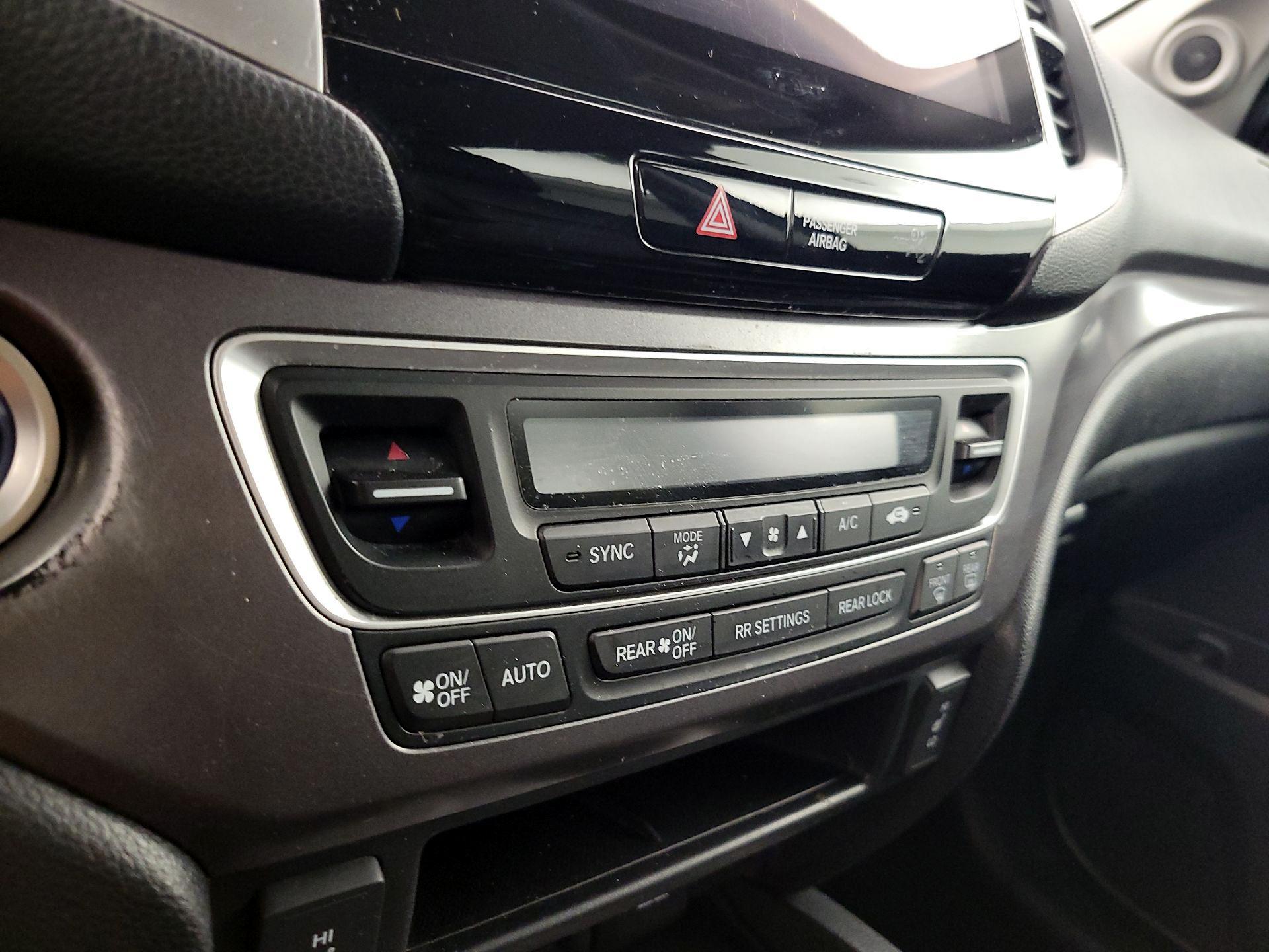 Thumbnail: 2018 Honda Pilot - 16