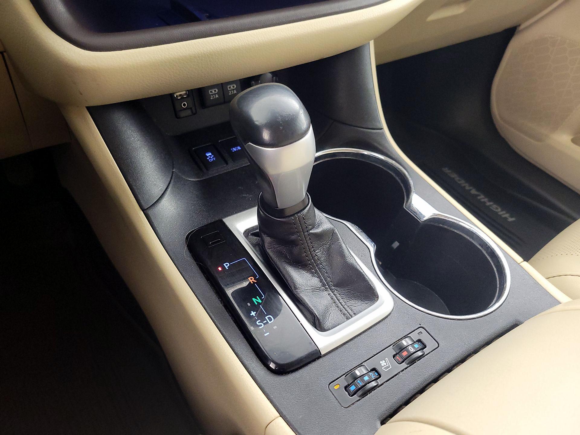 Thumbnail: 2017 Toyota Highlander - 17