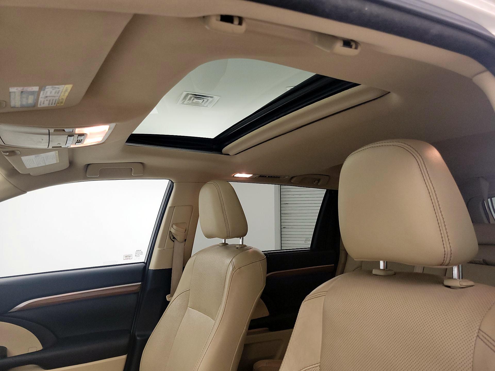 Thumbnail: 2017 Toyota Highlander - 19