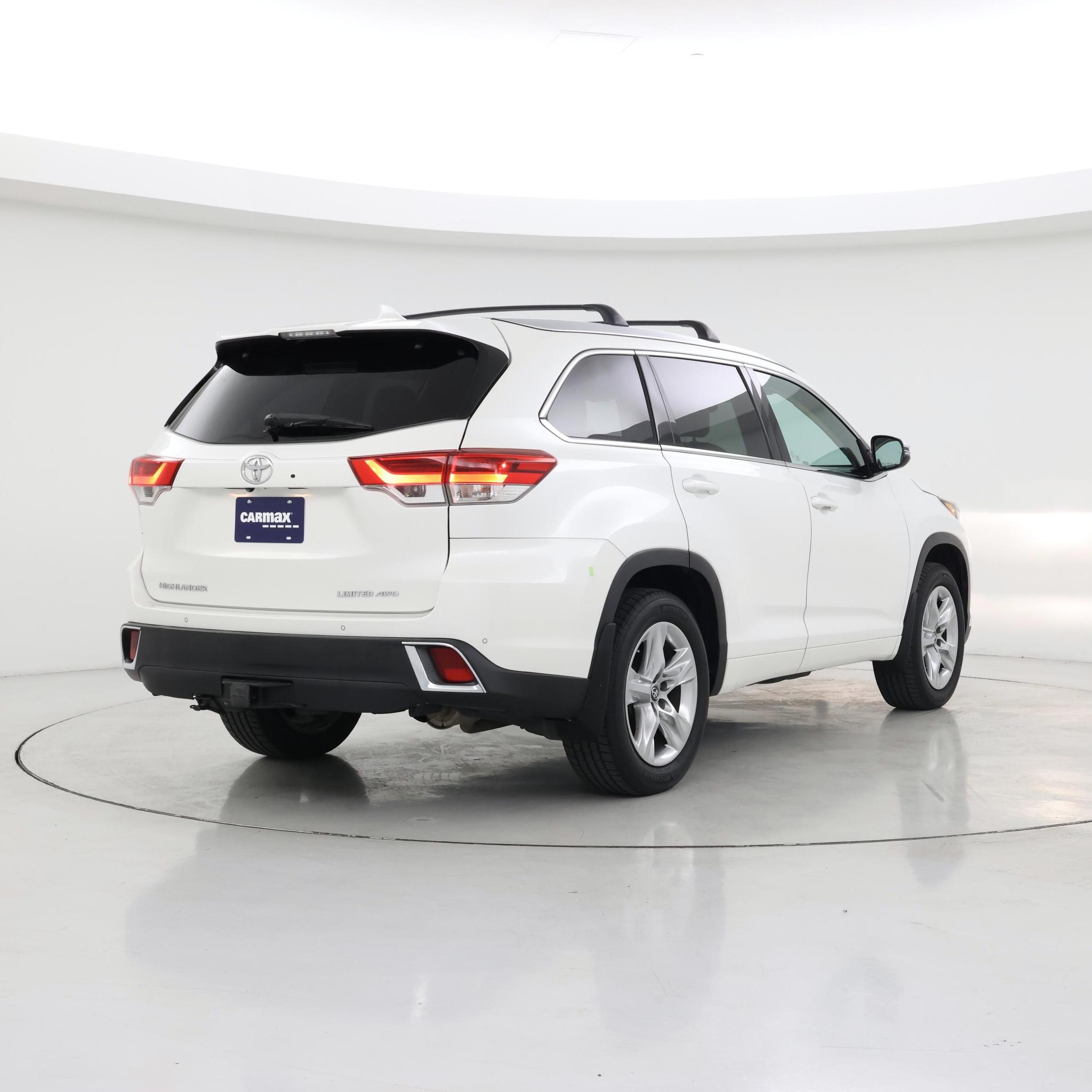 Thumbnail: 2017 Toyota Highlander - 8