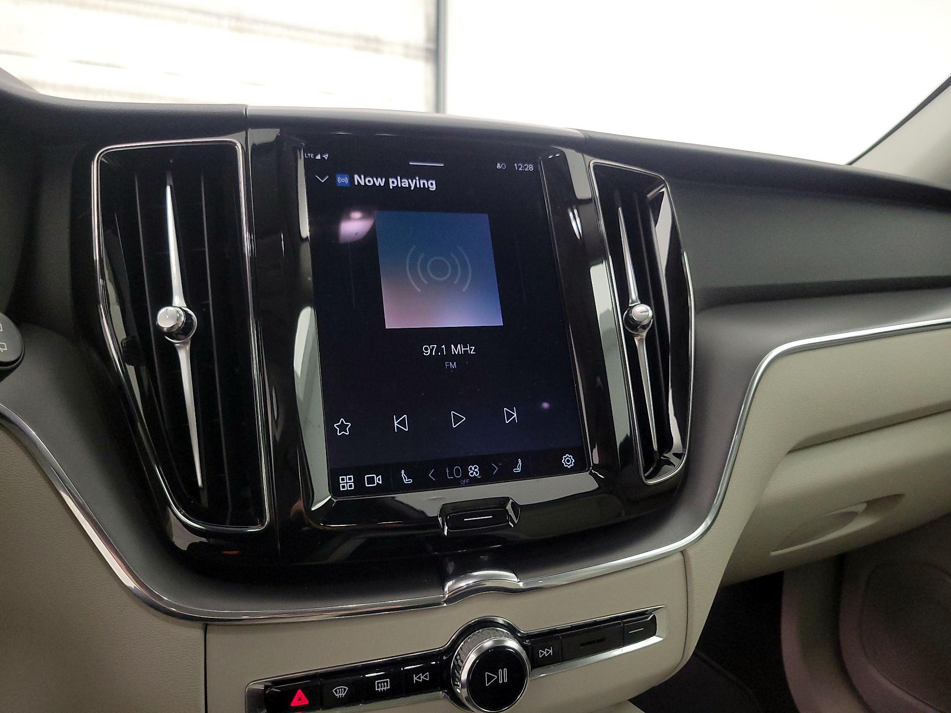 Thumbnail: 2024 Volvo XC60 - 16