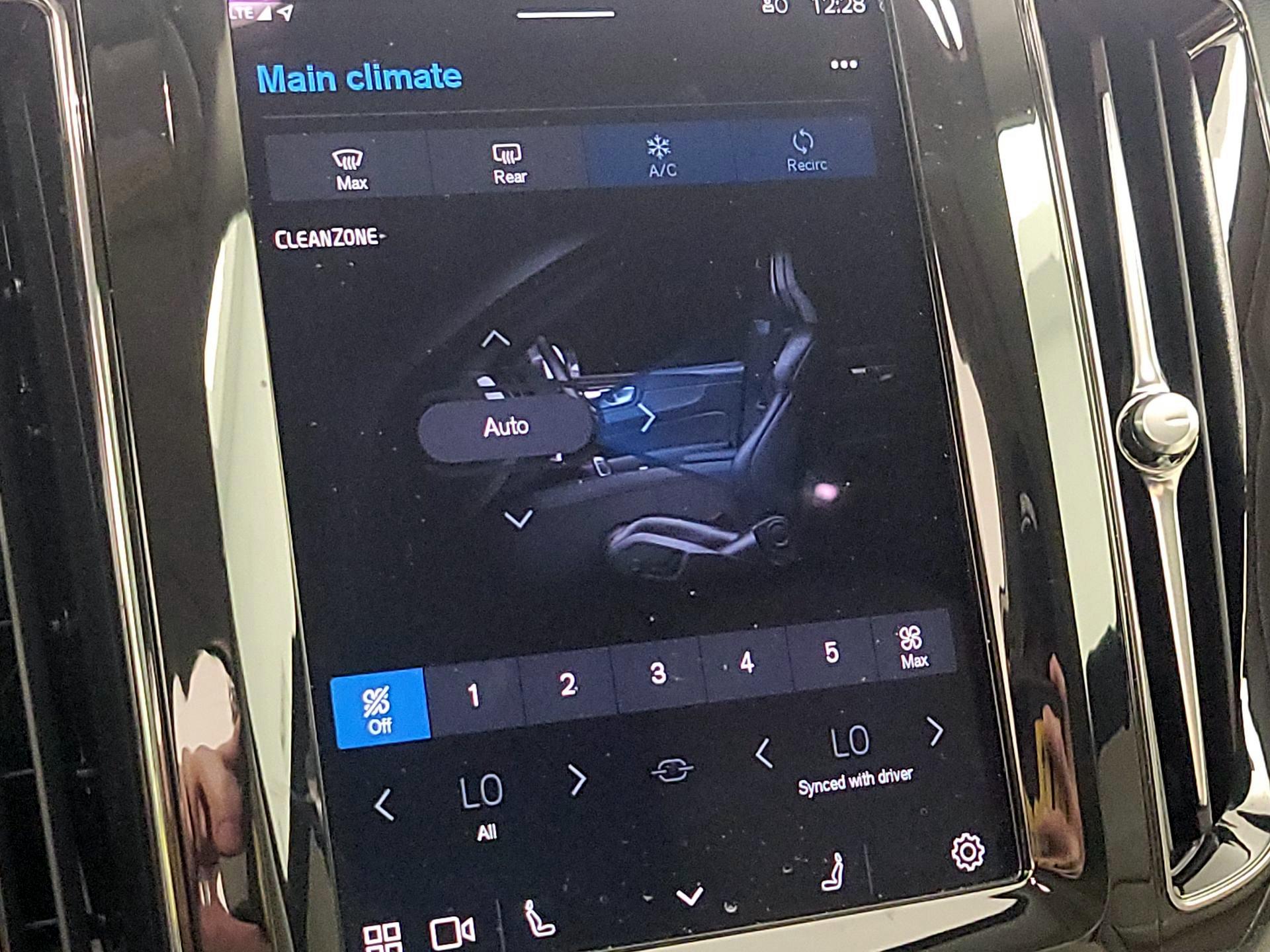 Thumbnail: 2024 Volvo XC60 - 17