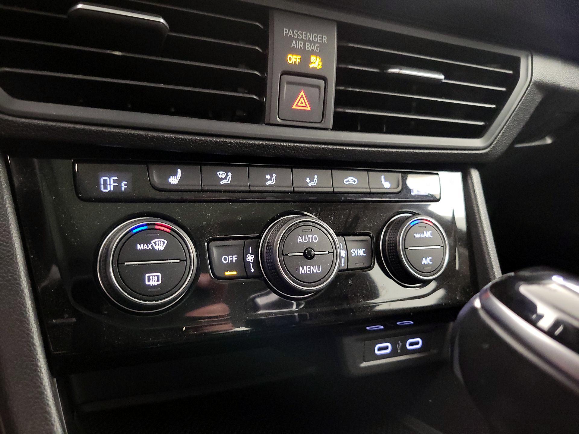 Thumbnail: 2023 Volkswagen Jetta - 16