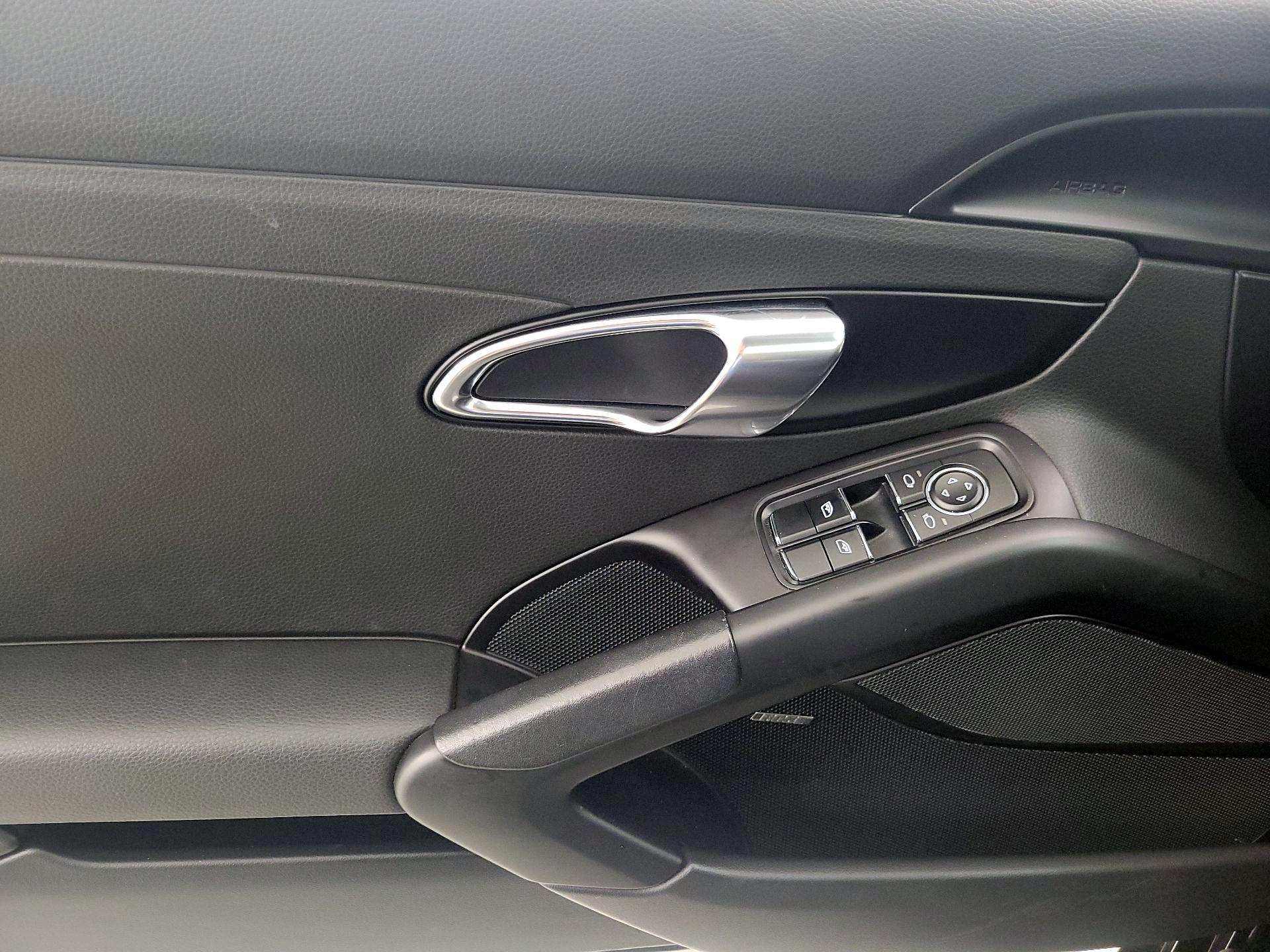 Thumbnail: 2016 Porsche Cayman - 12