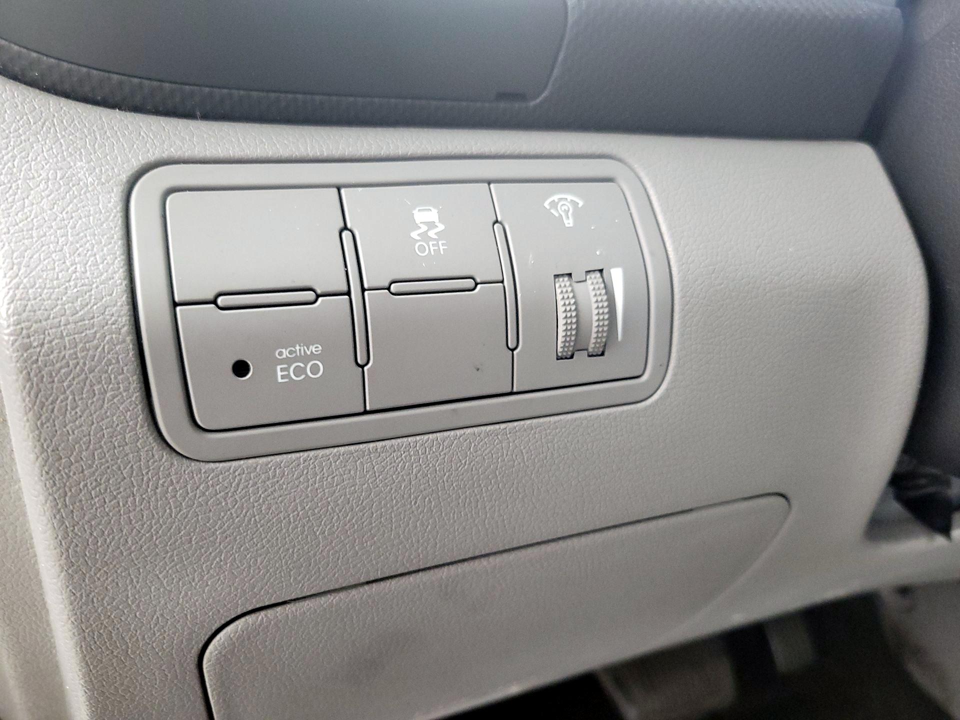 Thumbnail: 2017 Hyundai Accent - 13