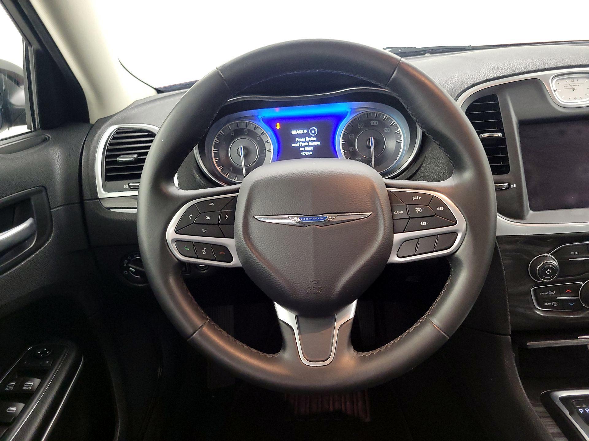 Thumbnail: 2019 Chrysler 300 - 10
