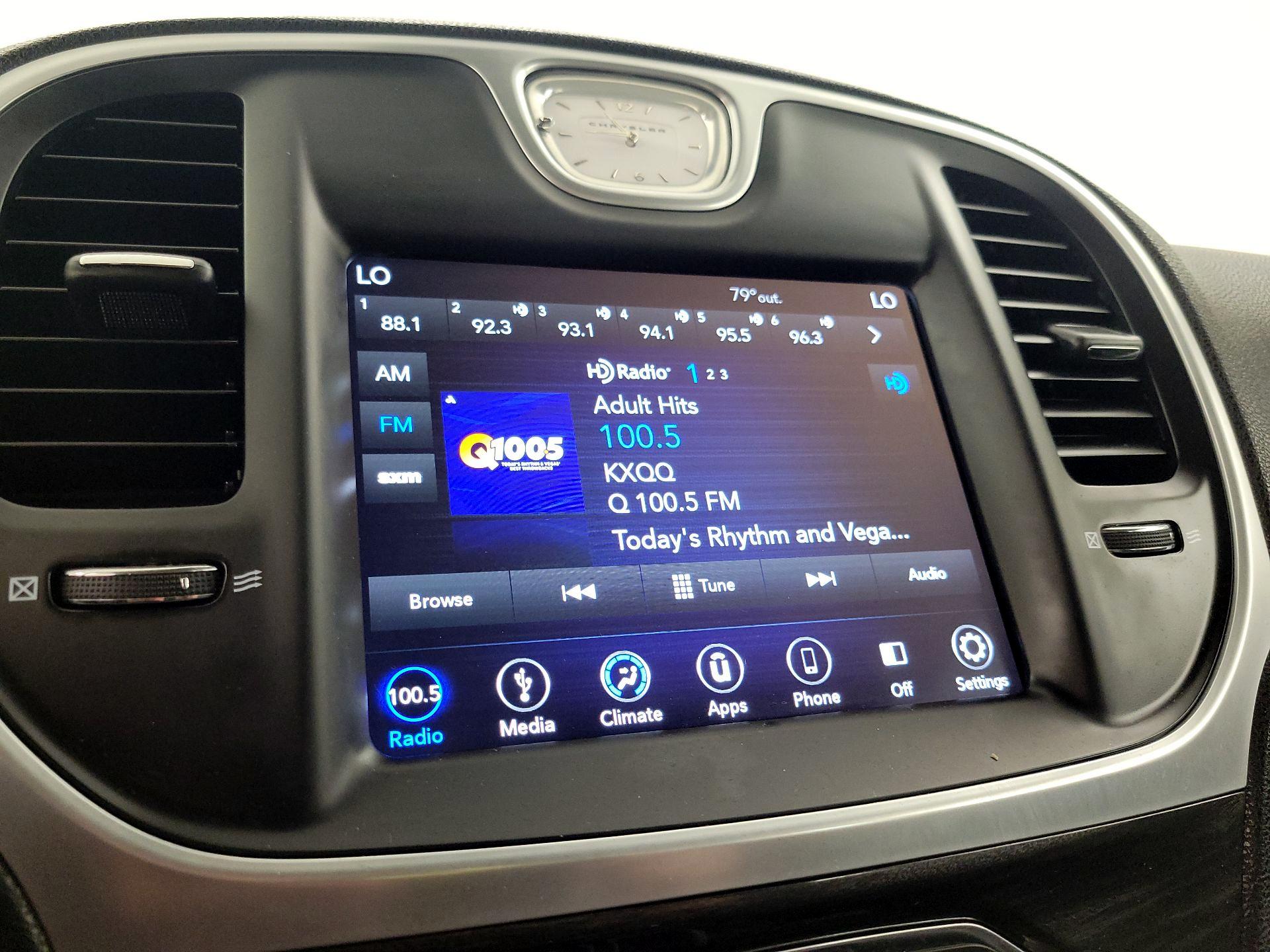 Thumbnail: 2019 Chrysler 300 - 15