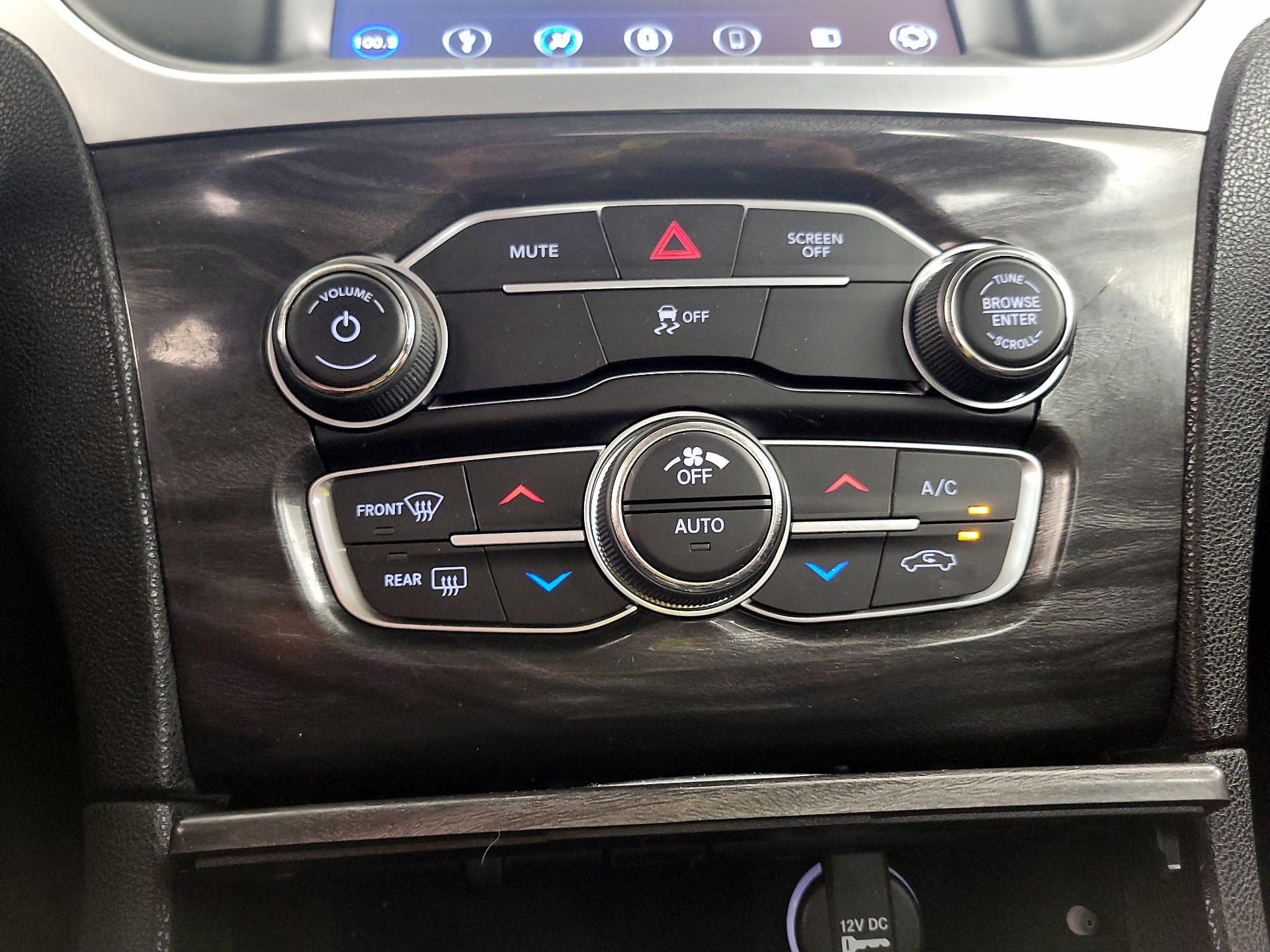 Thumbnail: 2019 Chrysler 300 - 16