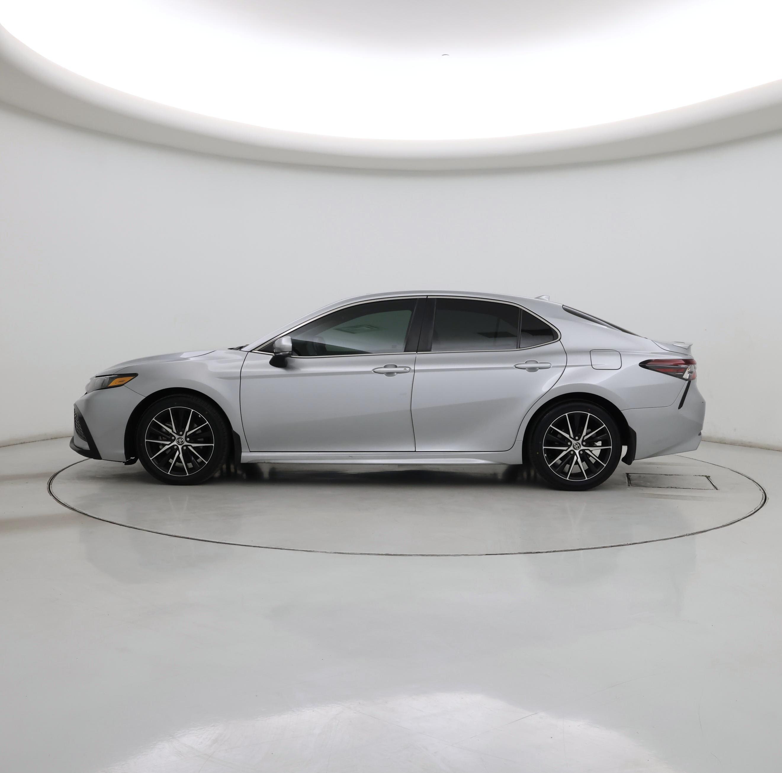 Thumbnail: 2021 Toyota Camry - 3