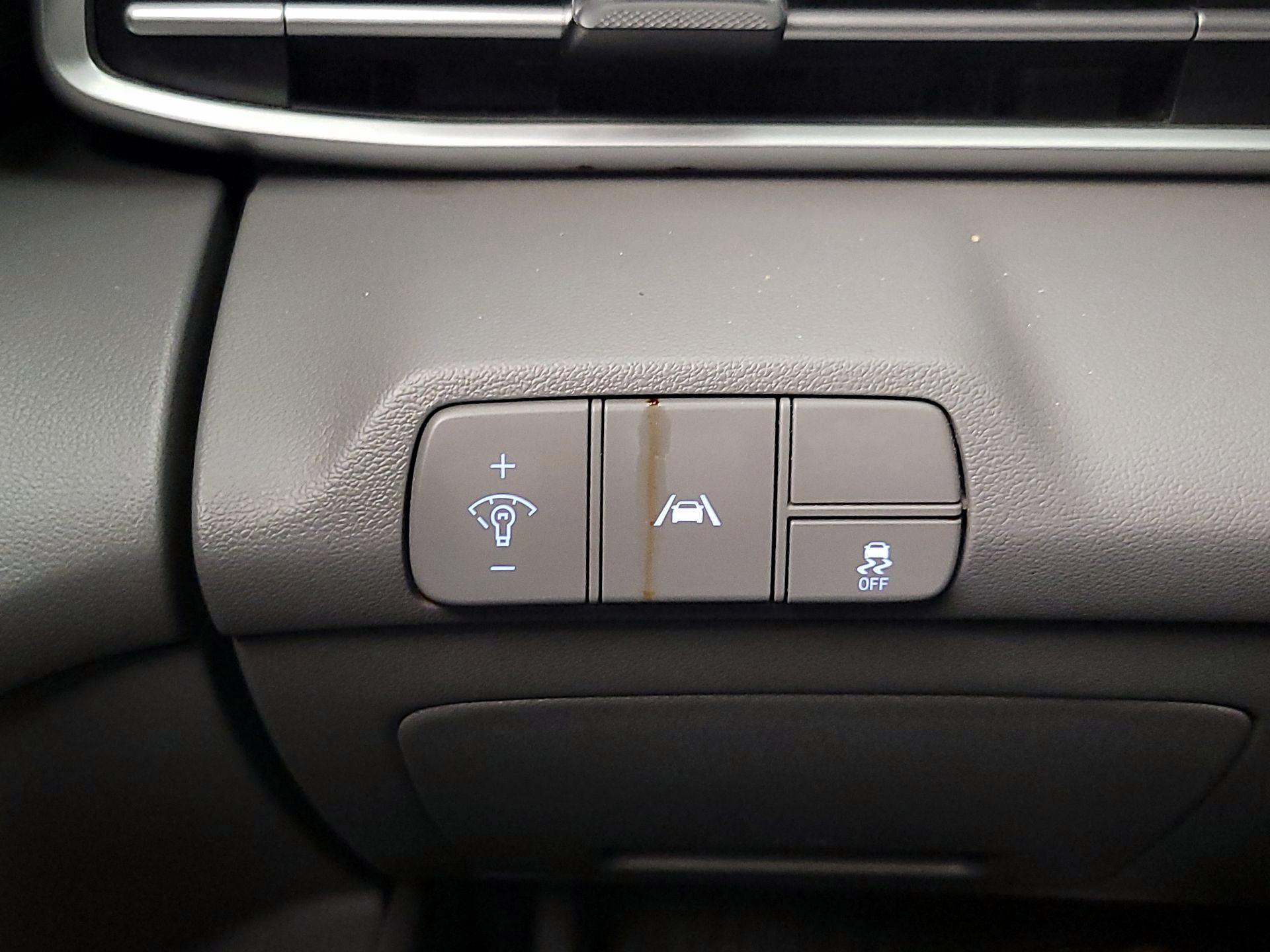 Thumbnail: 2023 Hyundai Elantra - 13