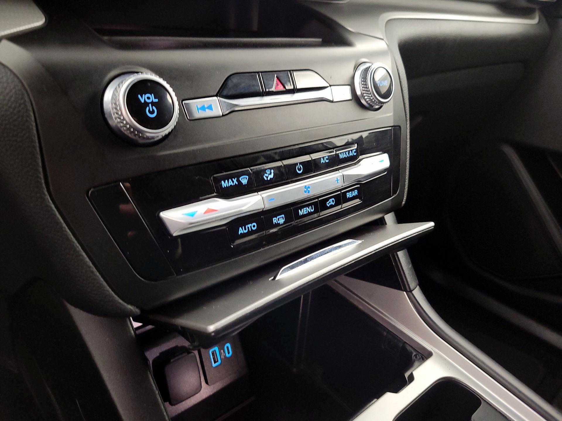 Thumbnail: 2020 Ford Explorer - 16