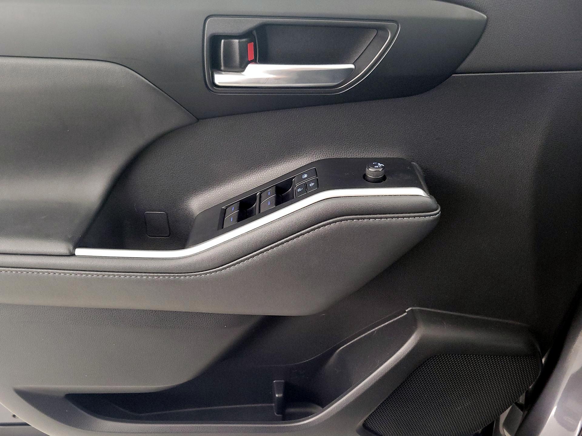 Thumbnail: 2020 Toyota Highlander - 12