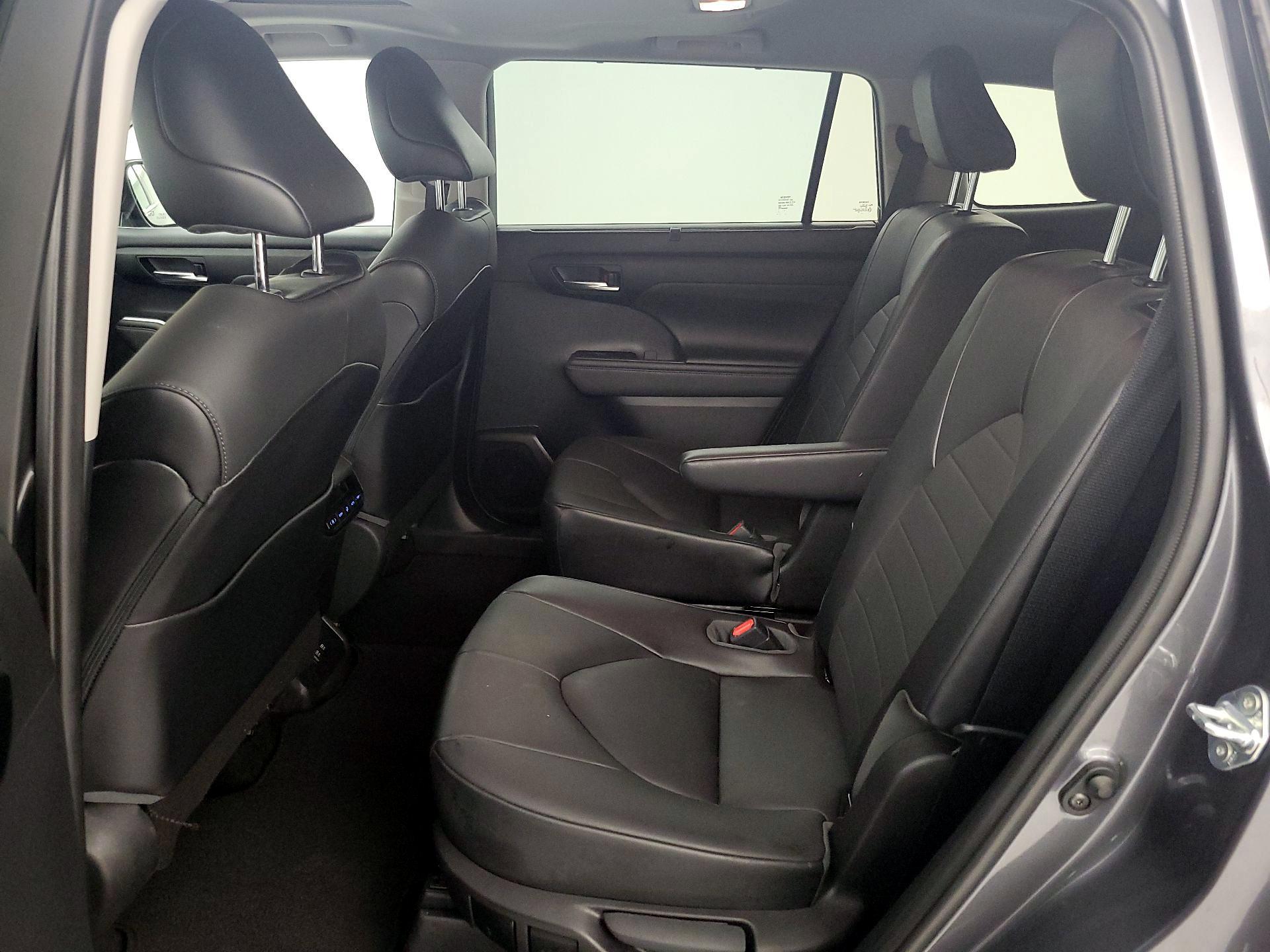 Thumbnail: 2020 Toyota Highlander - 20