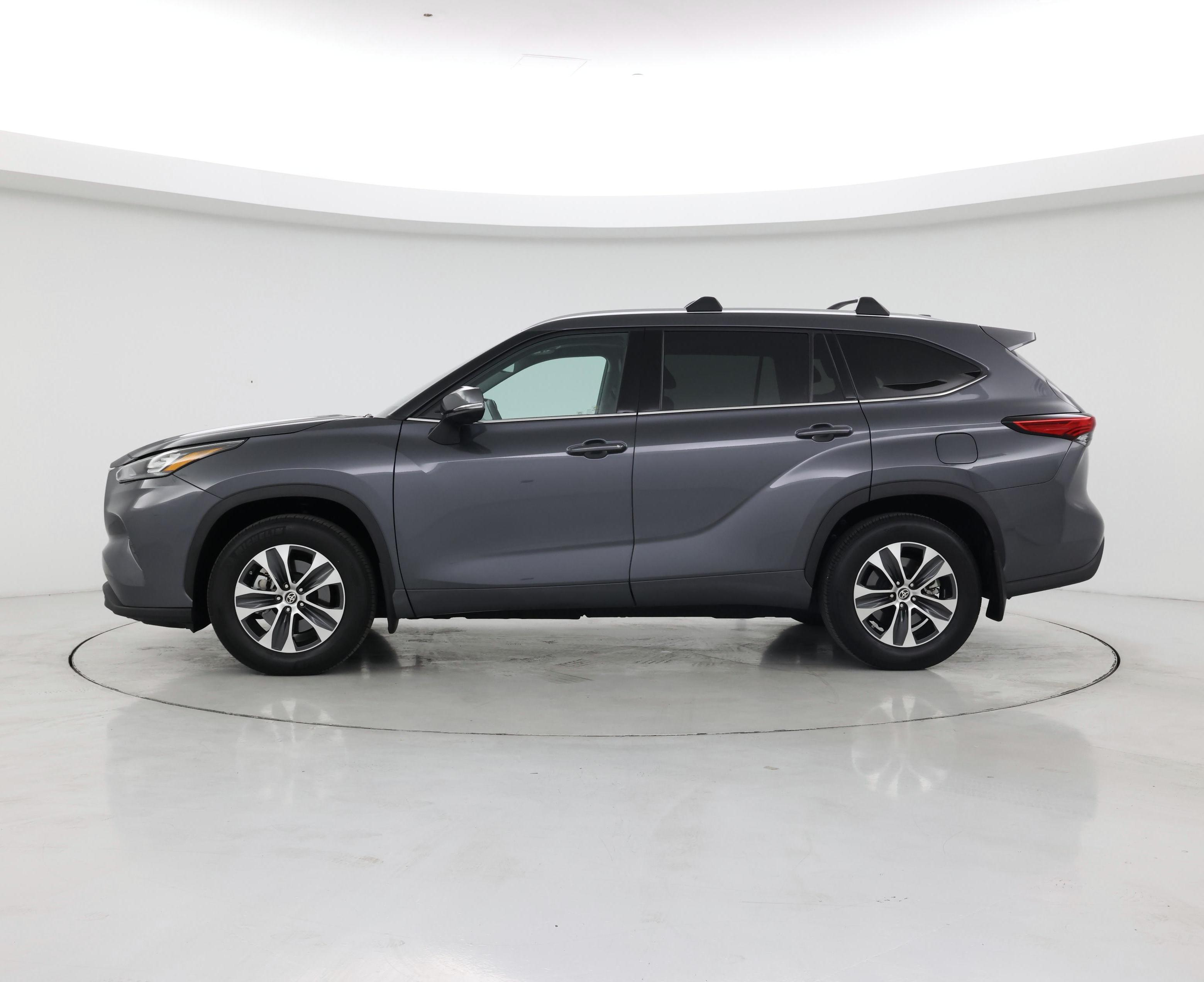 Thumbnail: 2020 Toyota Highlander - 3