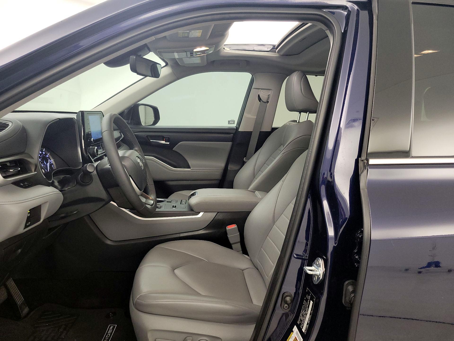 Thumbnail: 2022 Toyota Highlander - 11