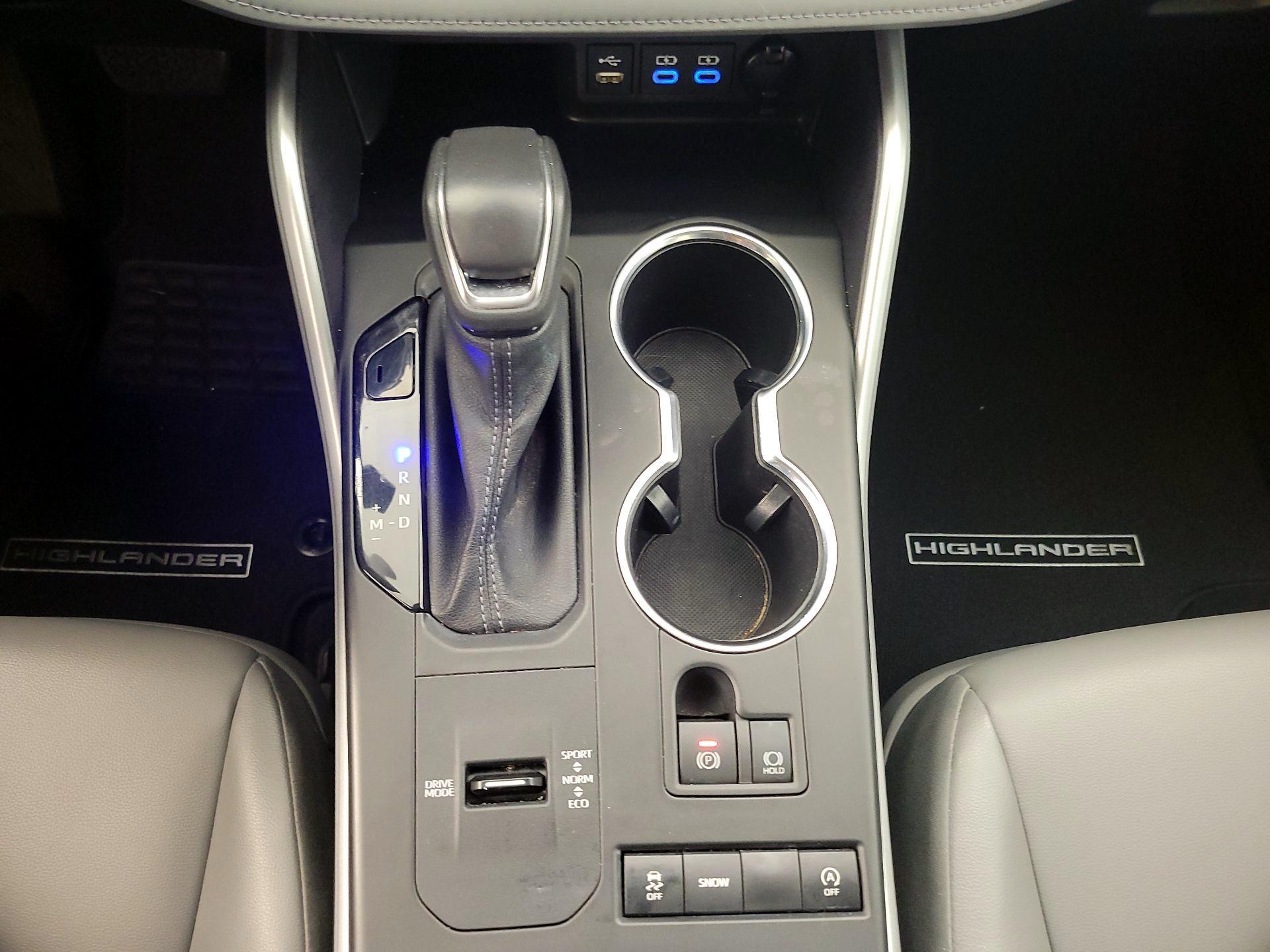 Thumbnail: 2022 Toyota Highlander - 18