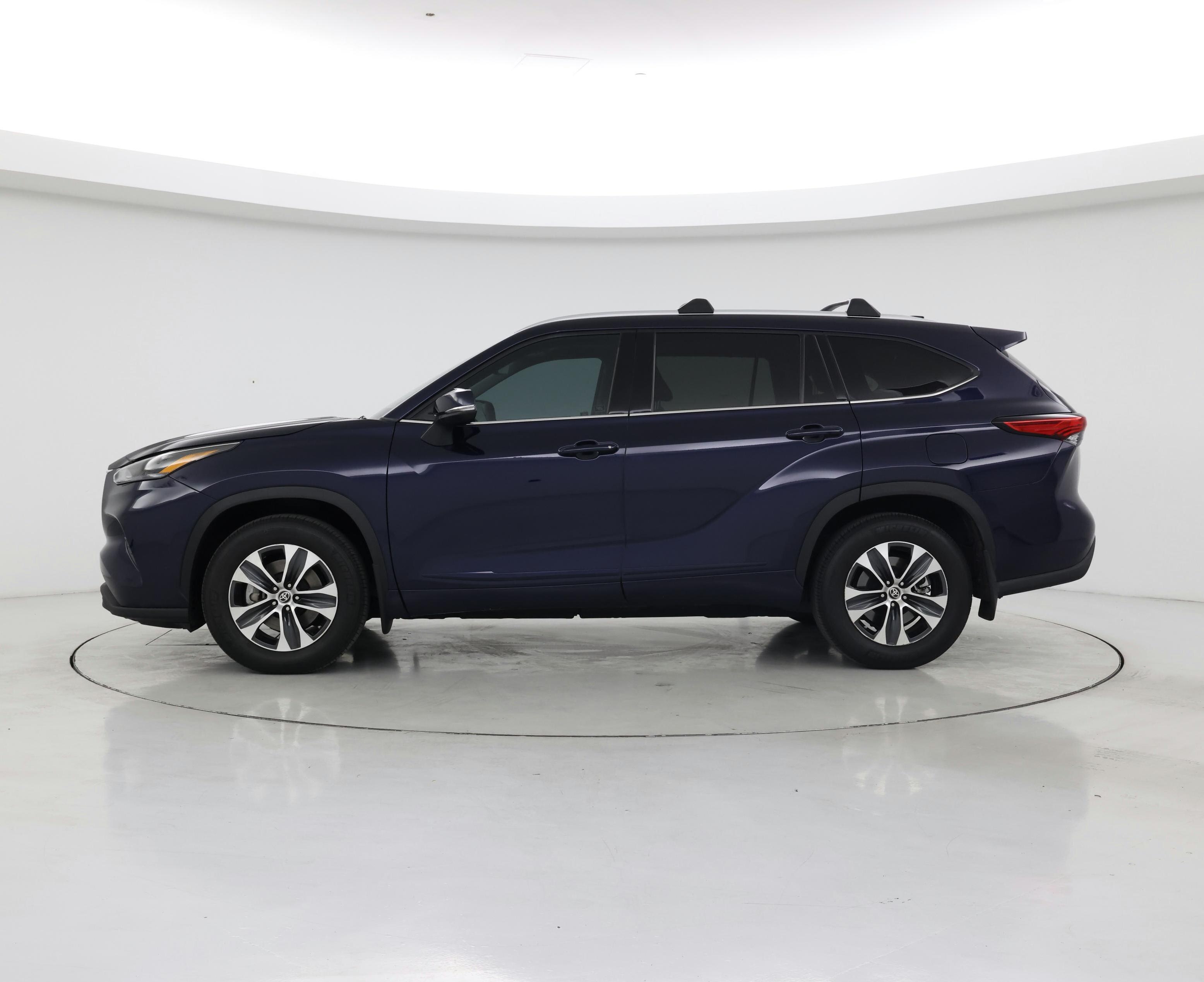 Thumbnail: 2022 Toyota Highlander - 3