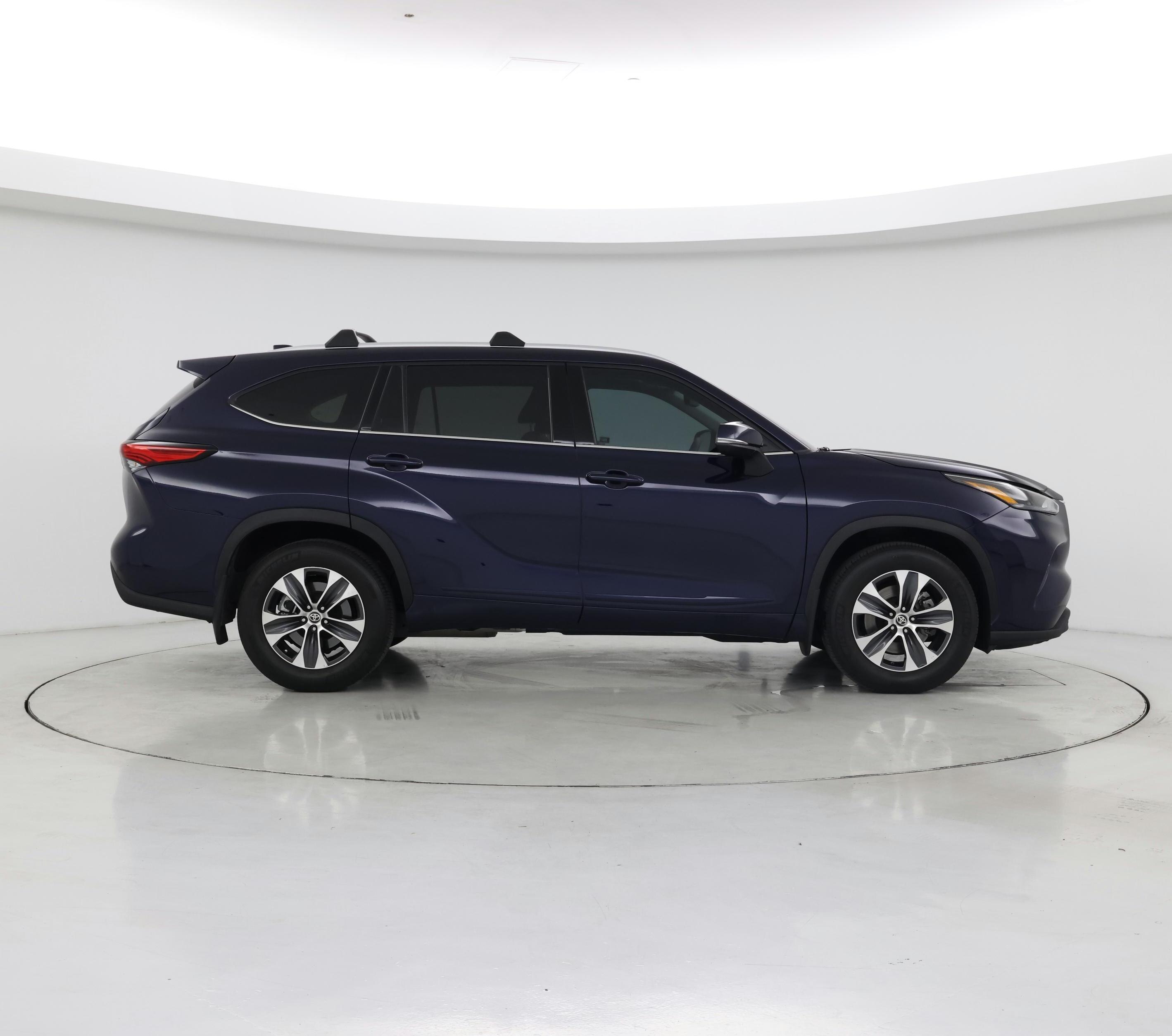 Thumbnail: 2022 Toyota Highlander - 7
