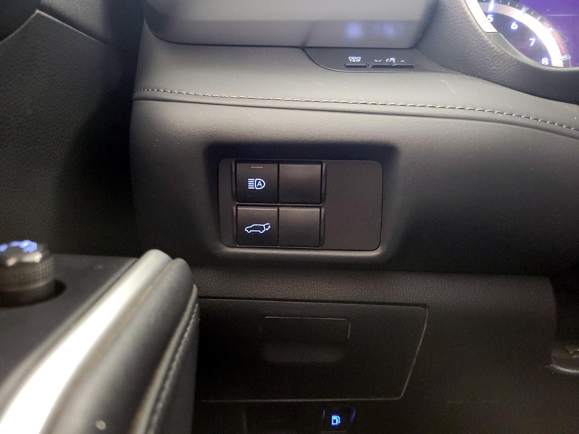 Thumbnail: 2022 Toyota Highlander - 13