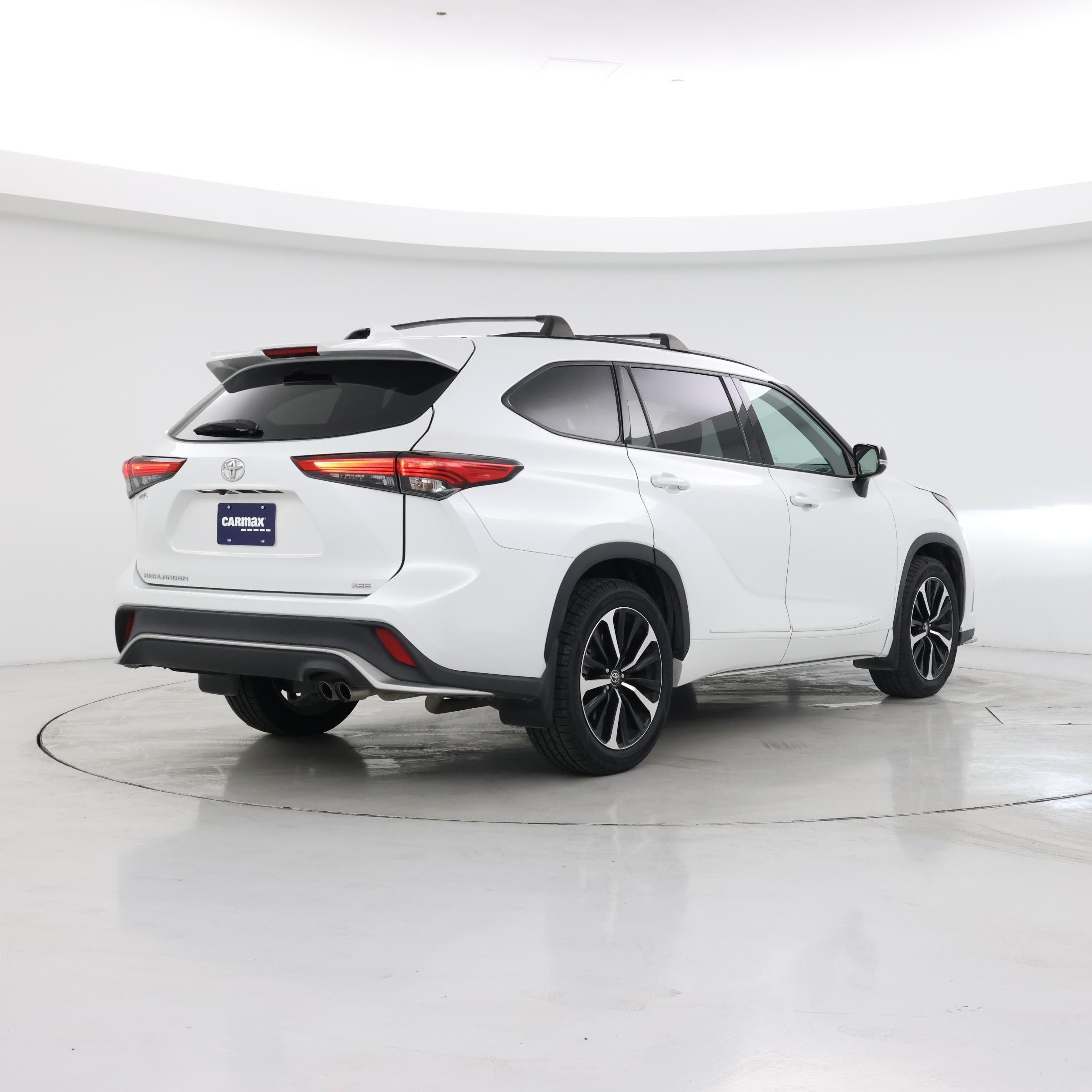 Thumbnail: 2022 Toyota Highlander - 8