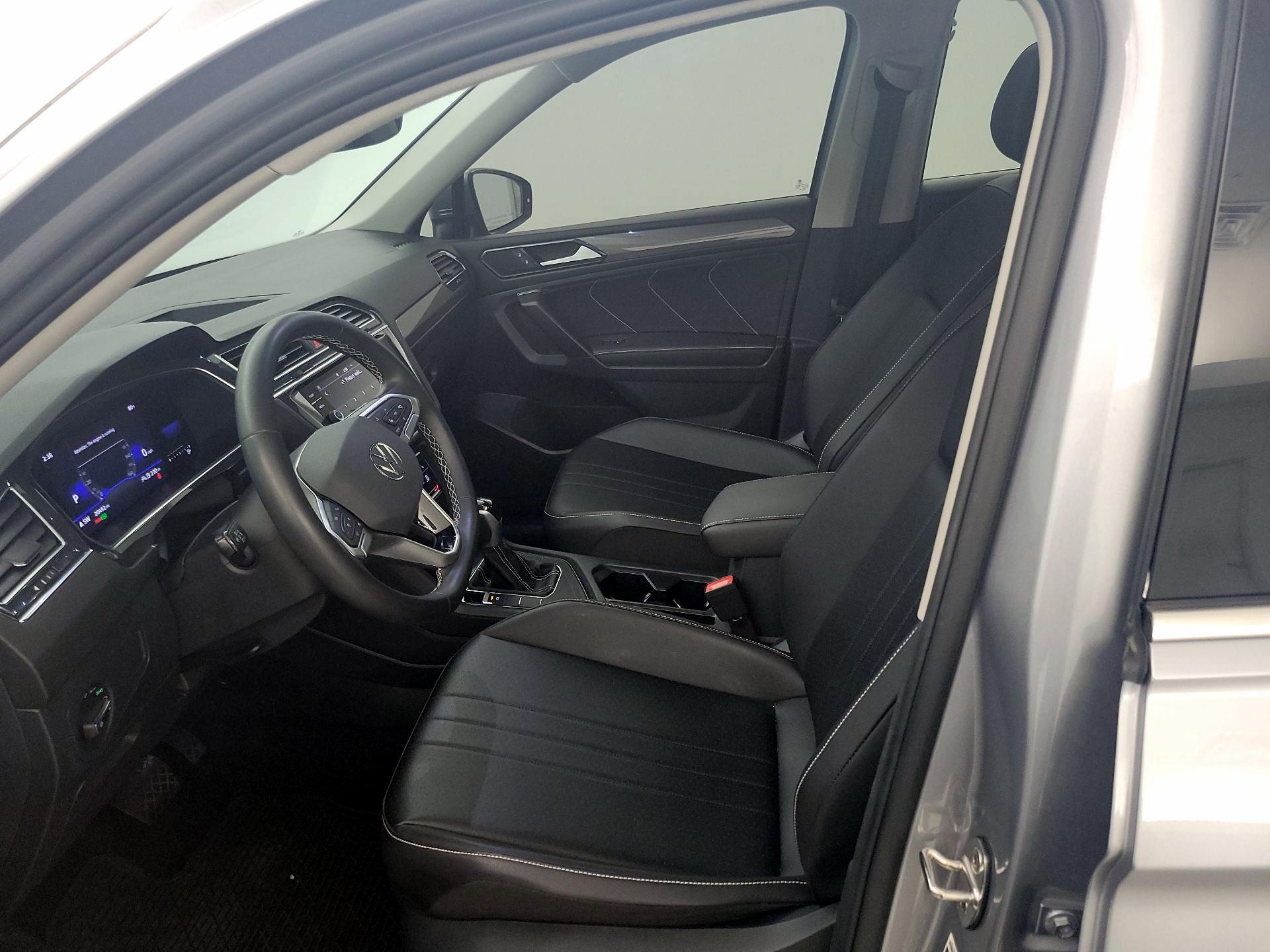 Thumbnail: 2022 Volkswagen Tiguan - 11