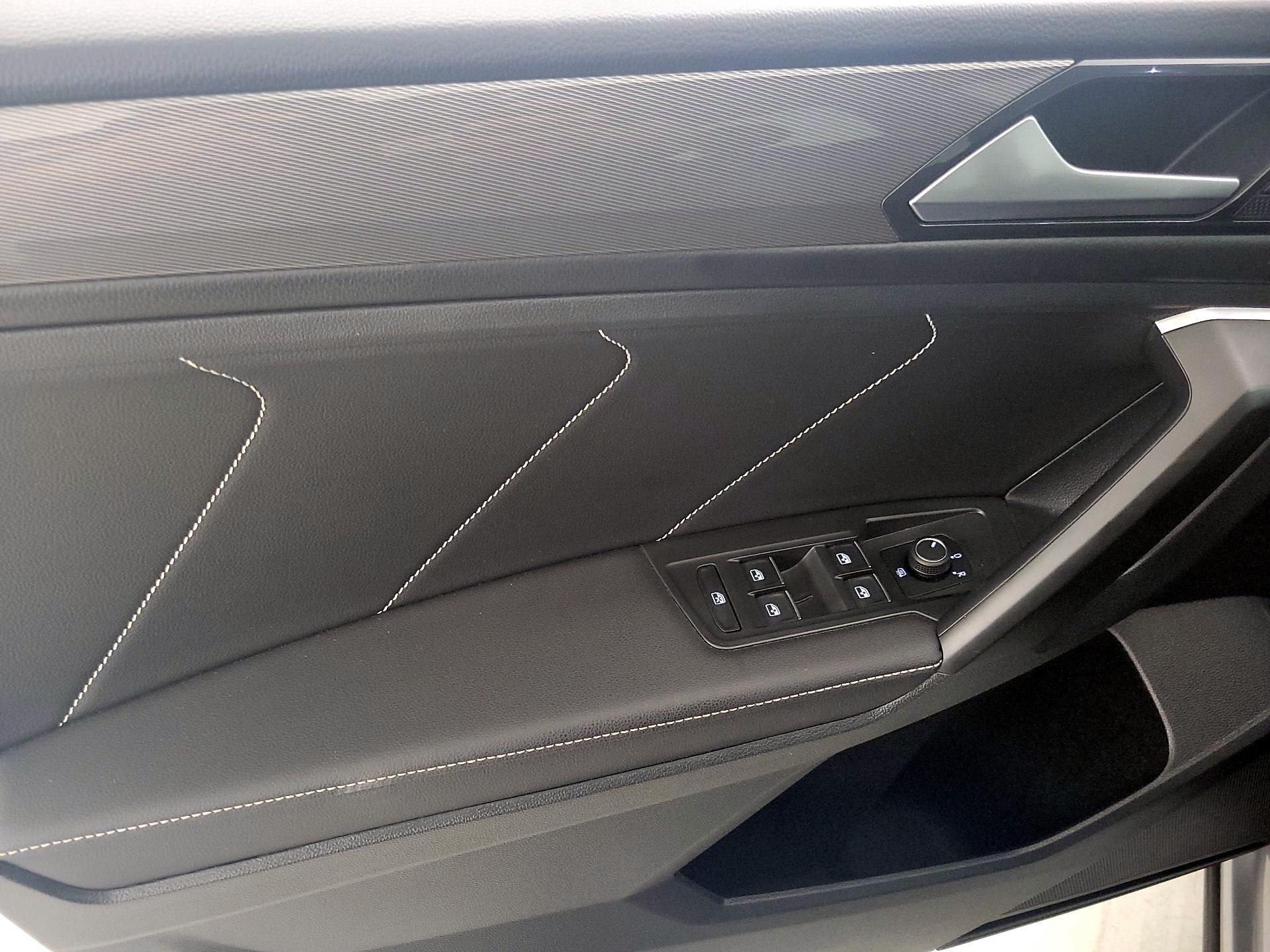 Thumbnail: 2022 Volkswagen Tiguan - 12