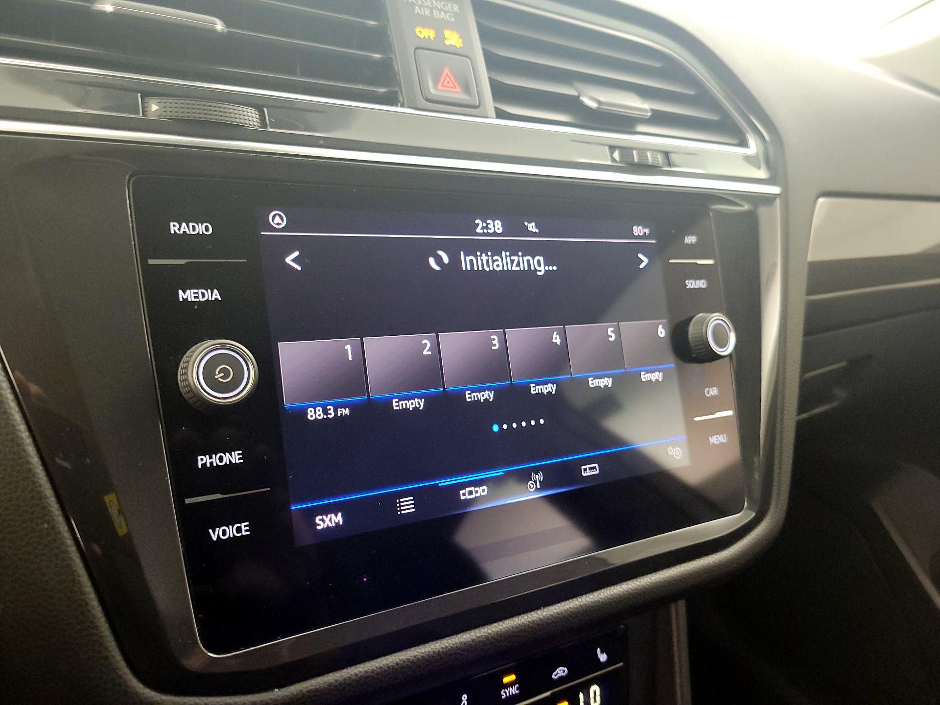 Thumbnail: 2022 Volkswagen Tiguan - 15