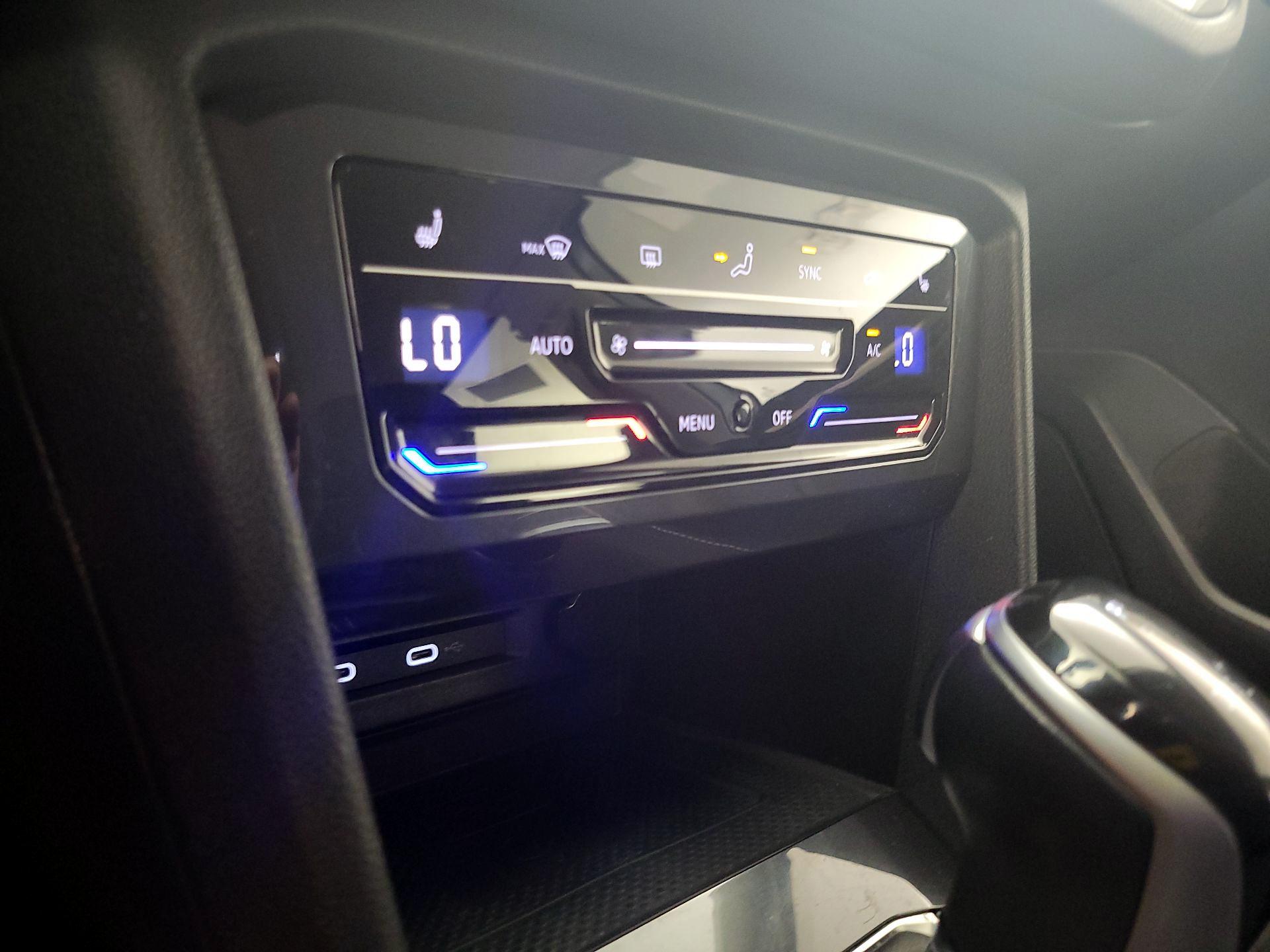 Thumbnail: 2022 Volkswagen Tiguan - 16