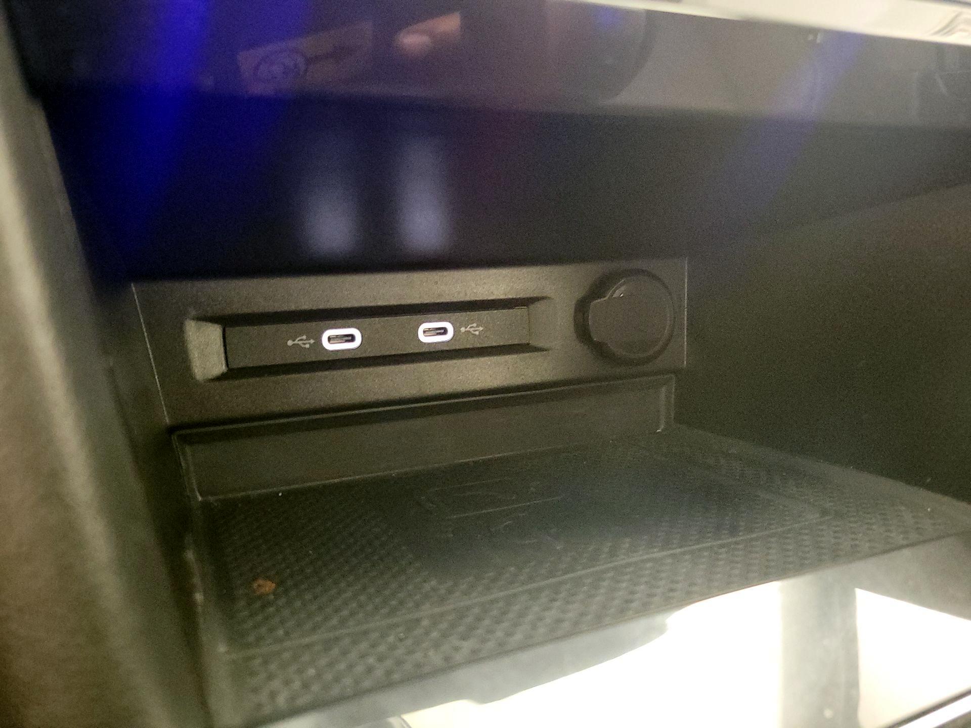 Thumbnail: 2022 Volkswagen Tiguan - 18