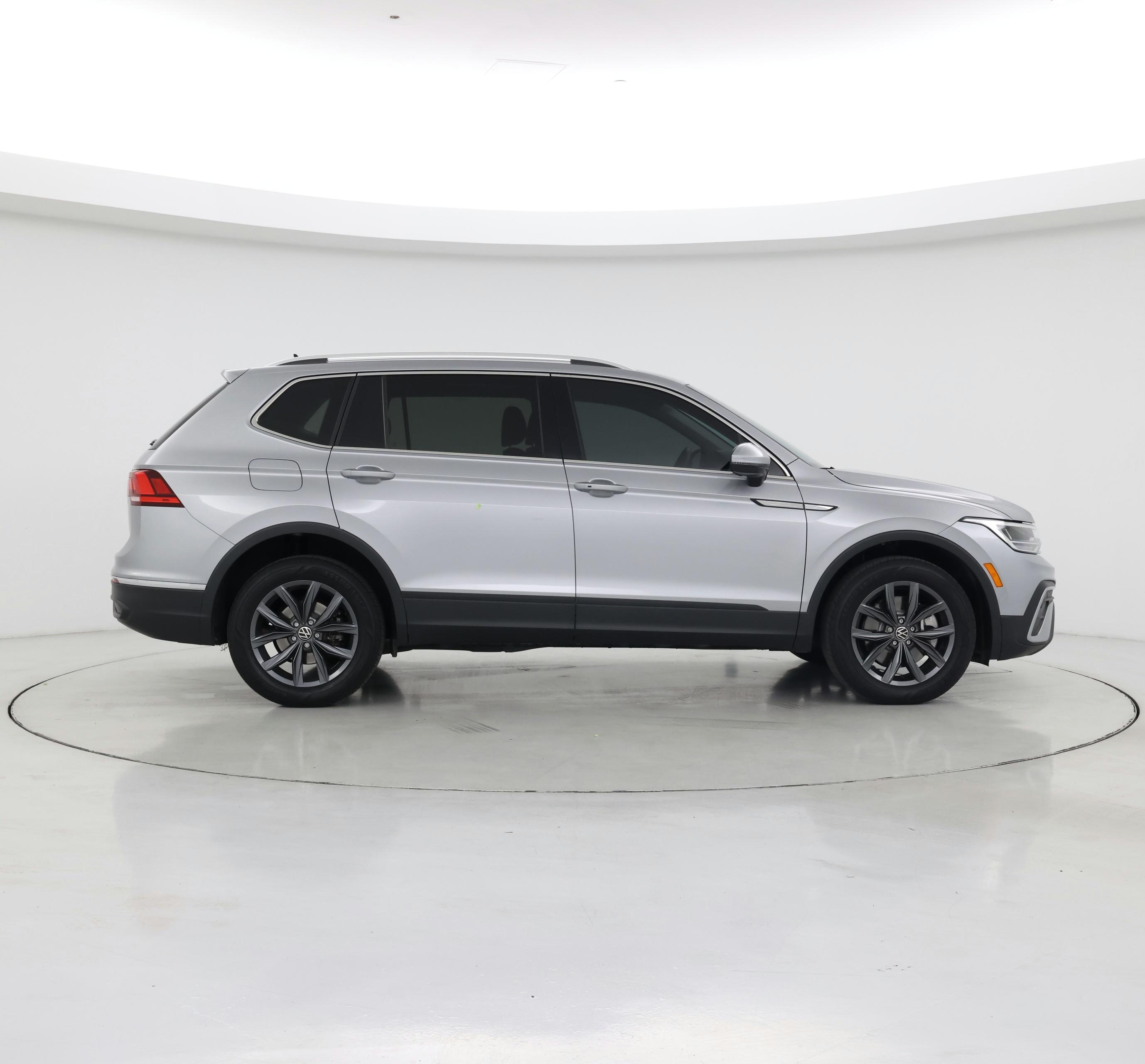 Thumbnail: 2022 Volkswagen Tiguan - 7