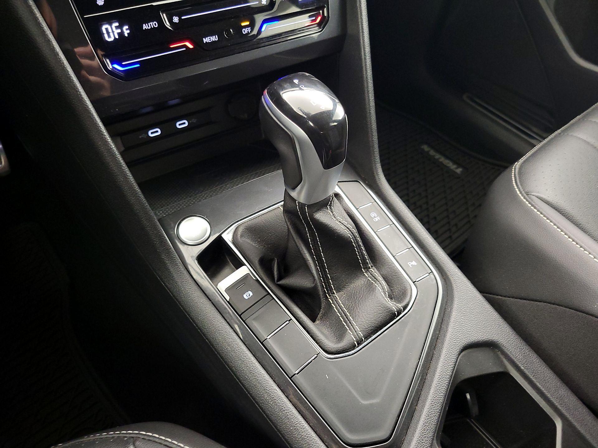 Thumbnail: 2022 Volkswagen Tiguan - 17