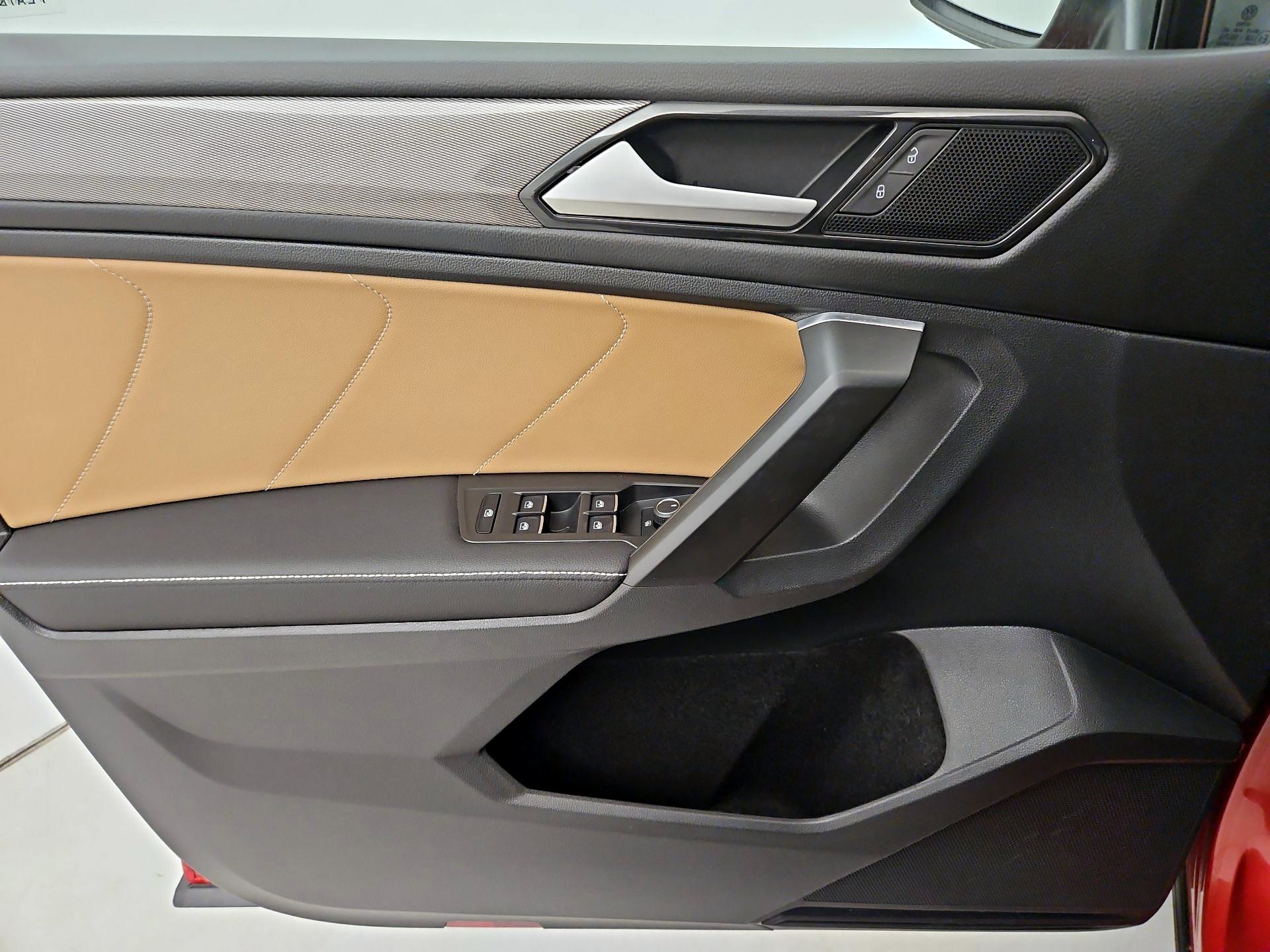 Thumbnail: 2022 Volkswagen Tiguan - 12