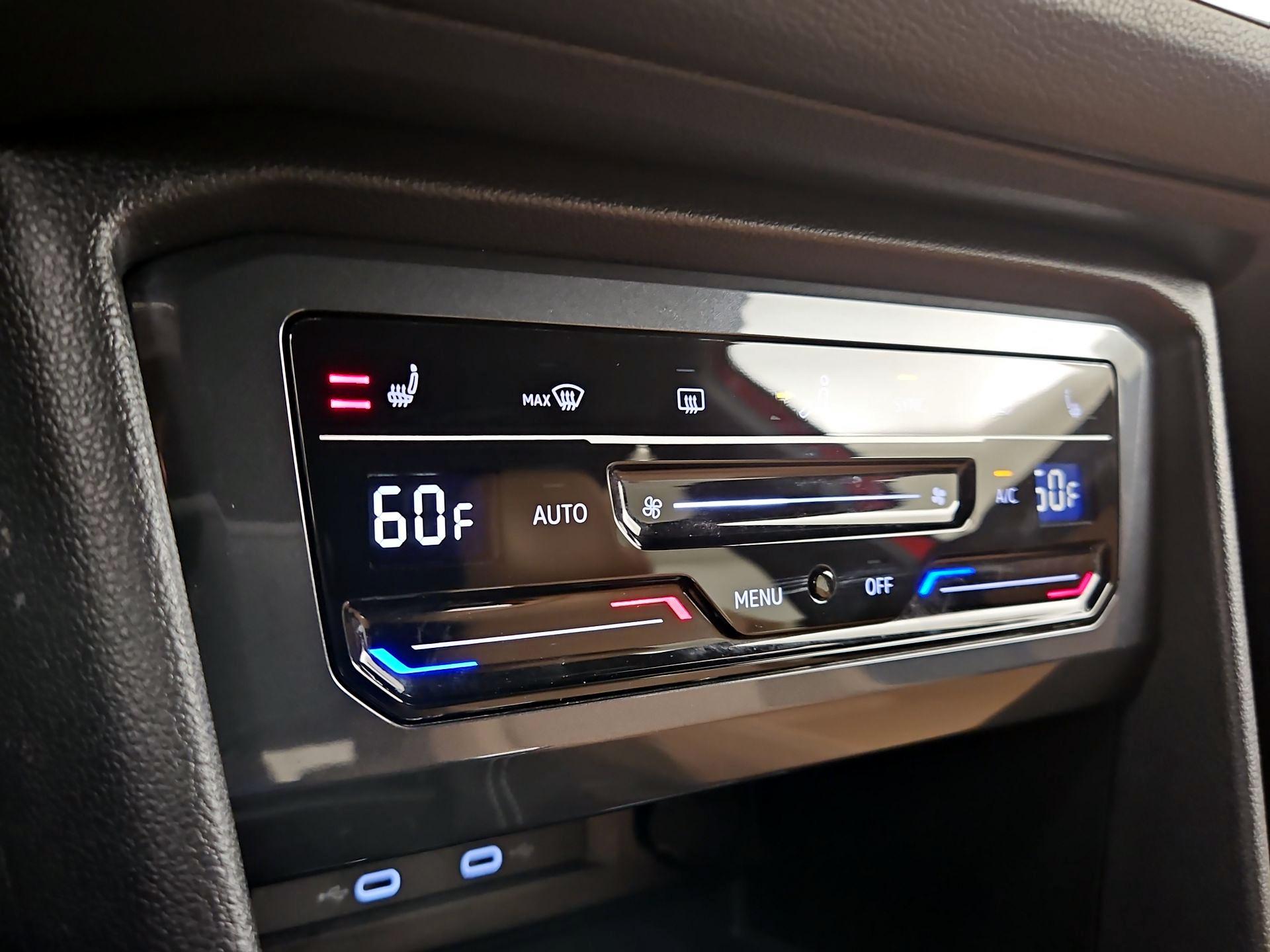 Thumbnail: 2022 Volkswagen Tiguan - 16