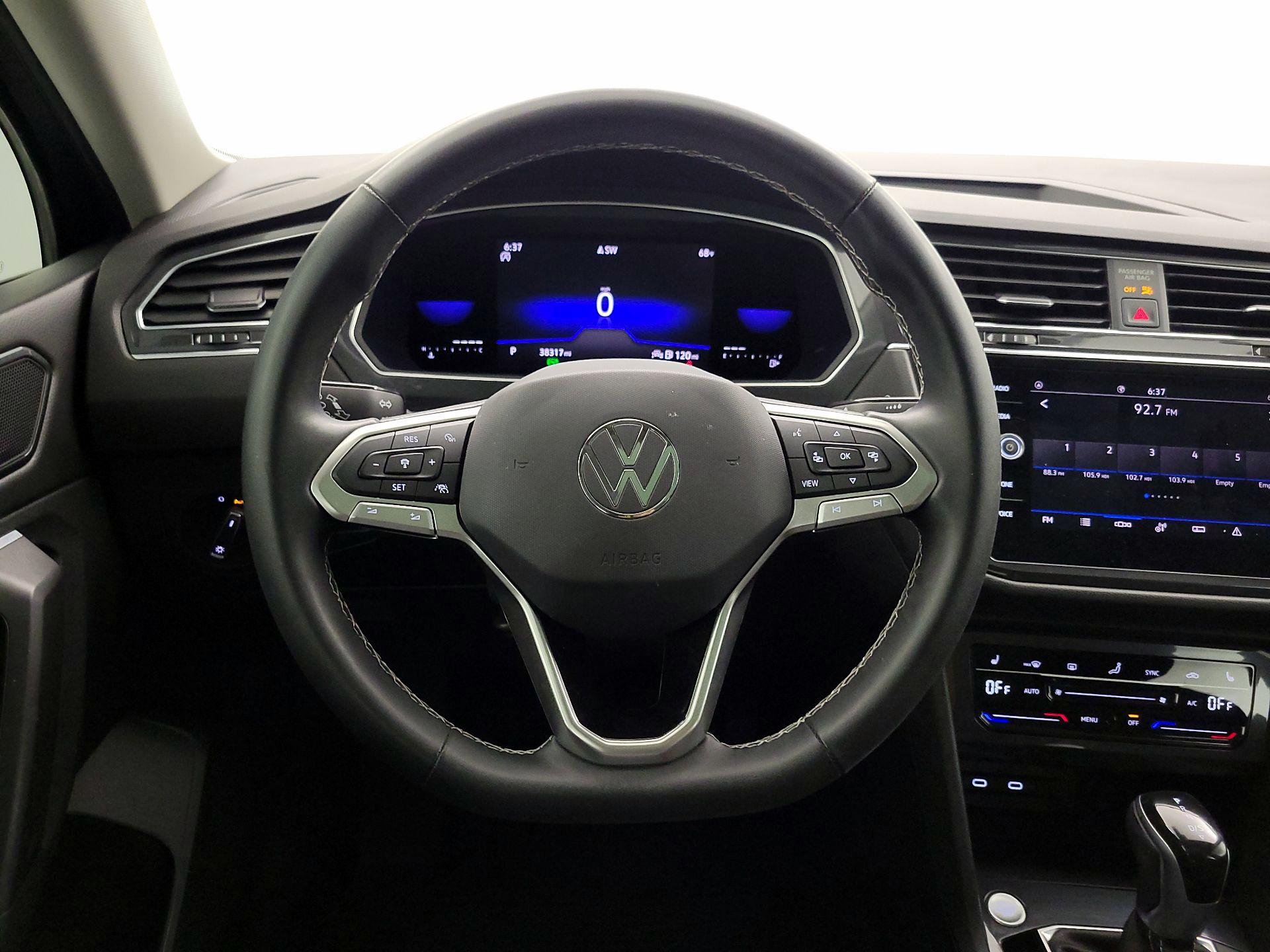 Thumbnail: 2022 Volkswagen Tiguan - 10