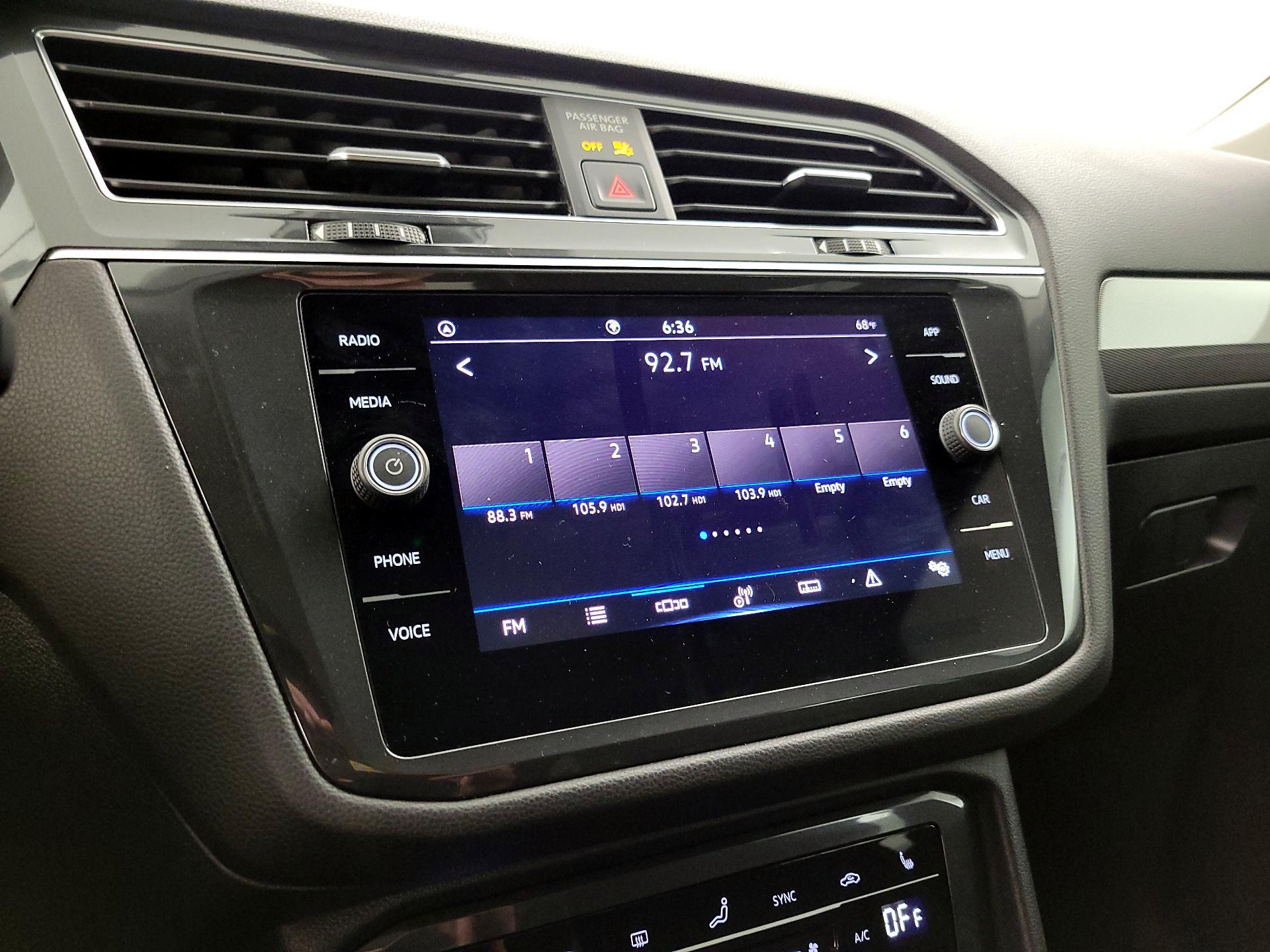 Thumbnail: 2022 Volkswagen Tiguan - 15