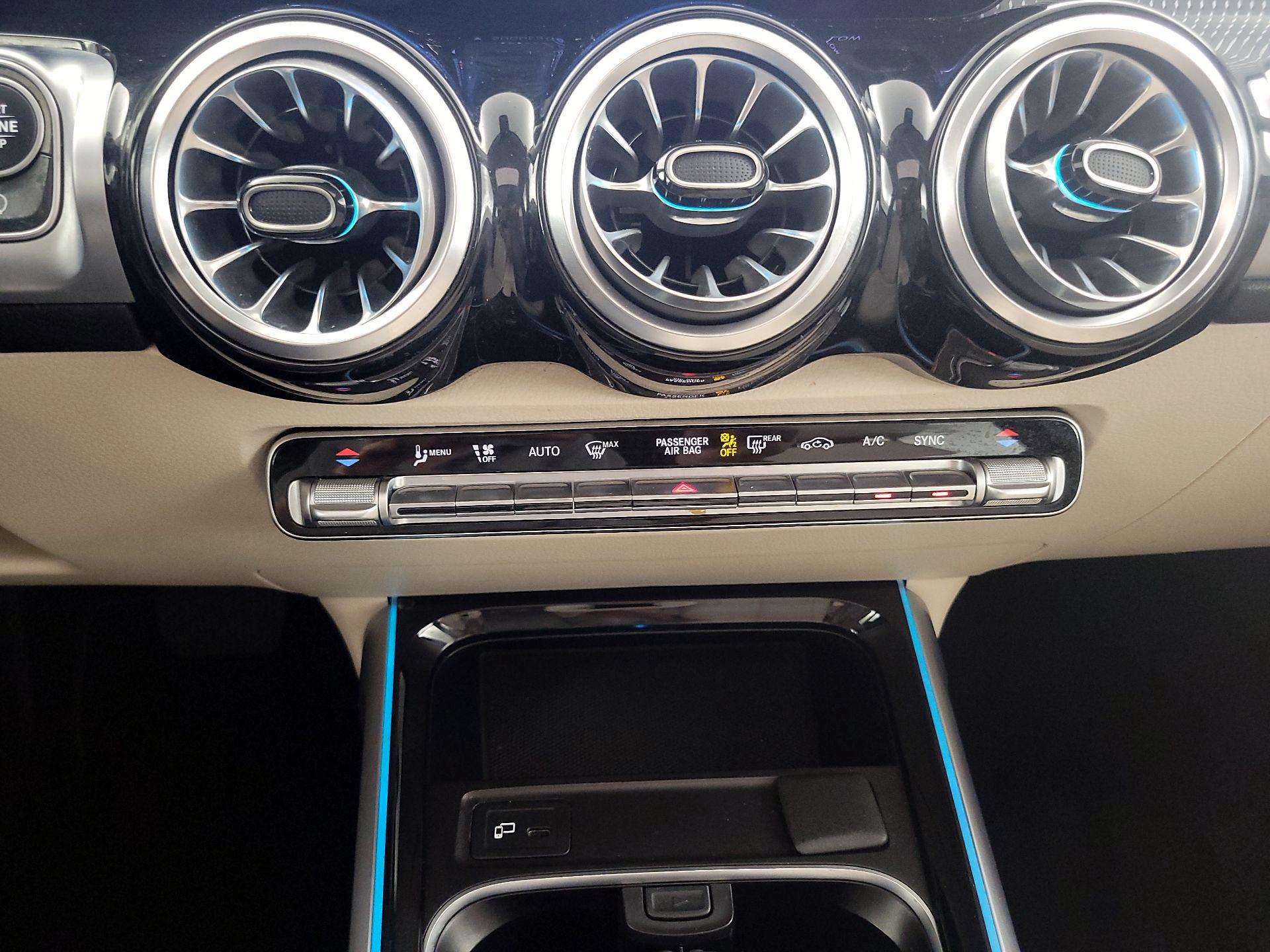 Thumbnail: 2022 Mercedes-Benz GLB - 16