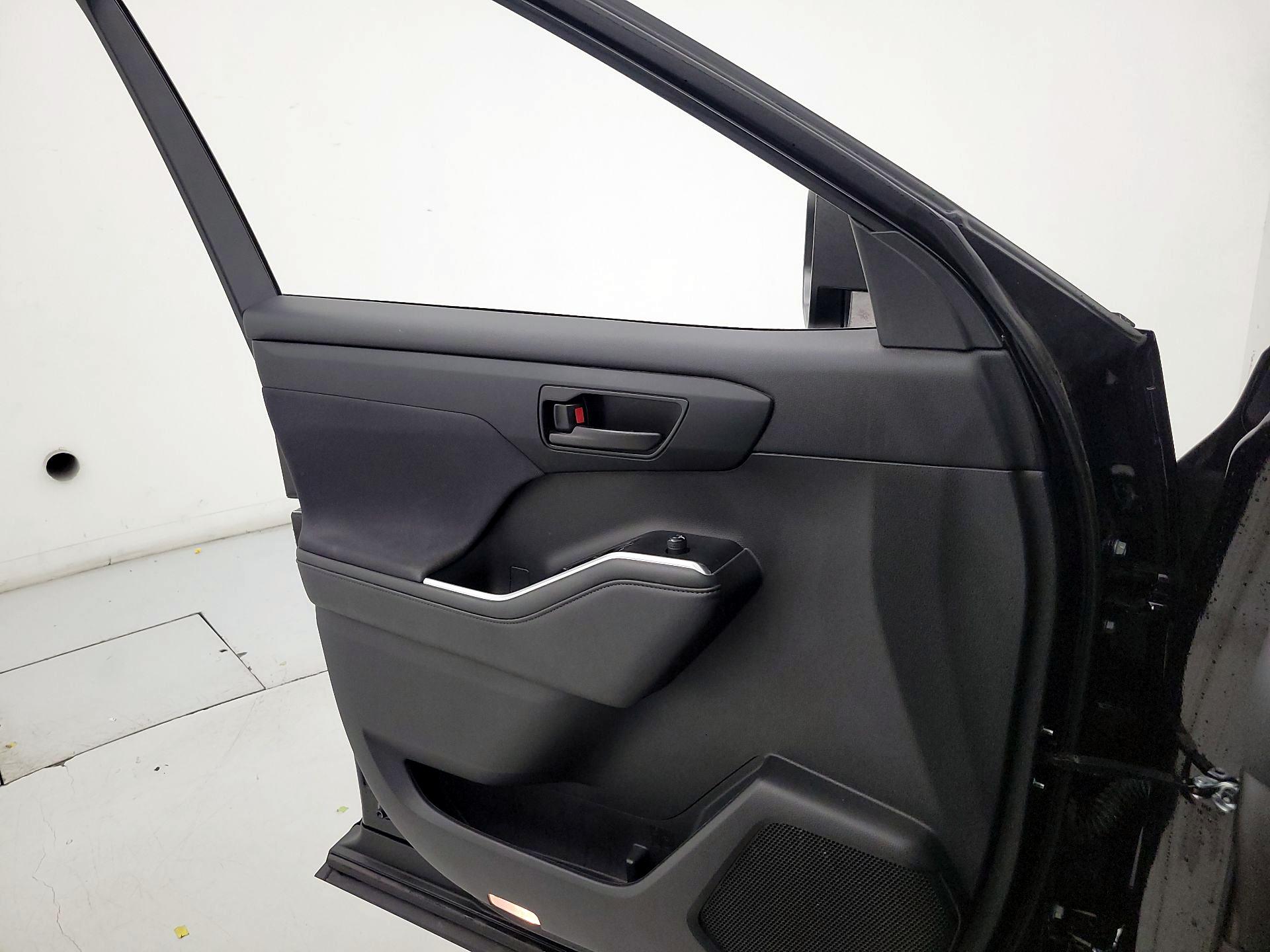 Thumbnail: 2021 Toyota Highlander - 12