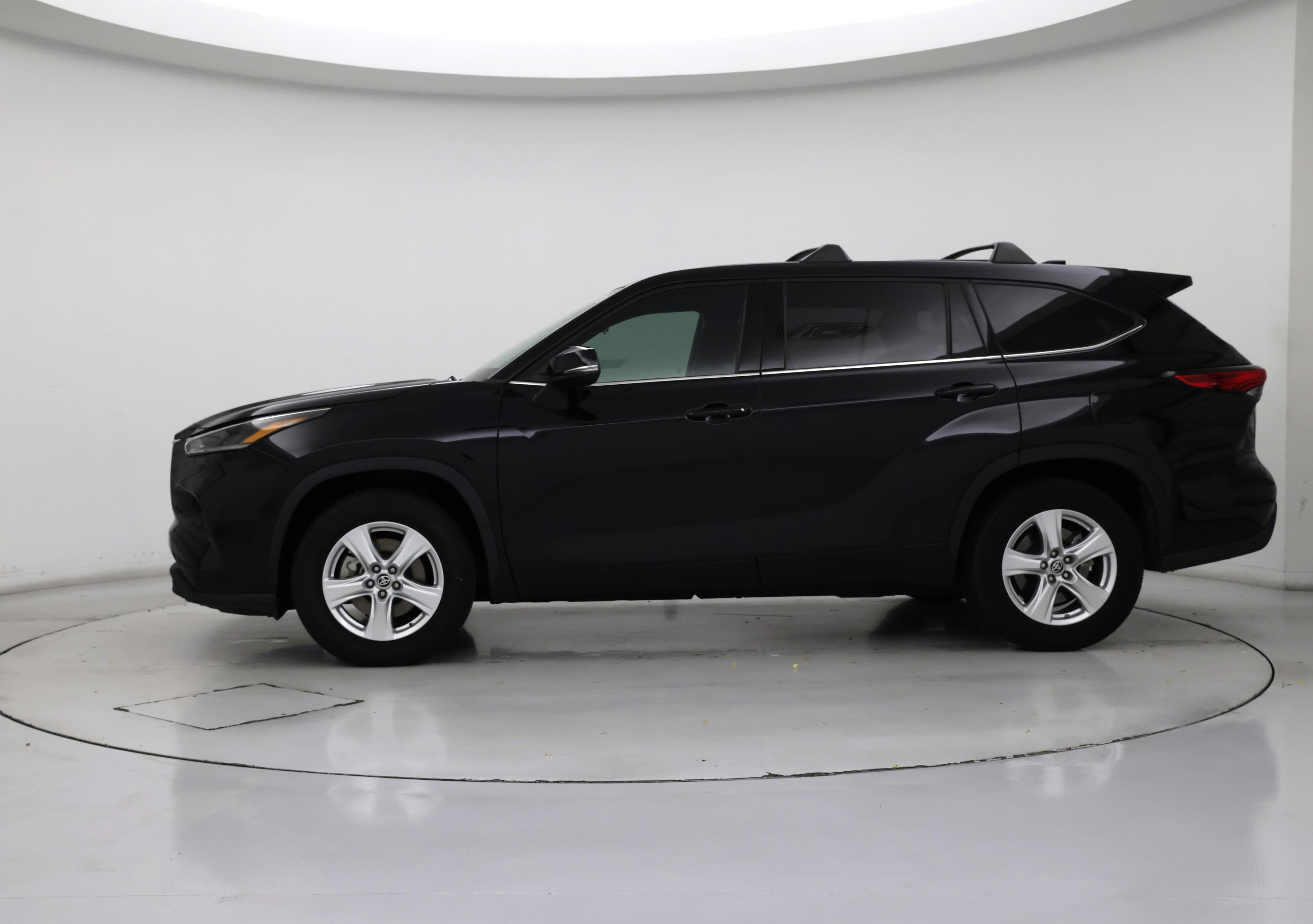 Thumbnail: 2021 Toyota Highlander - 3