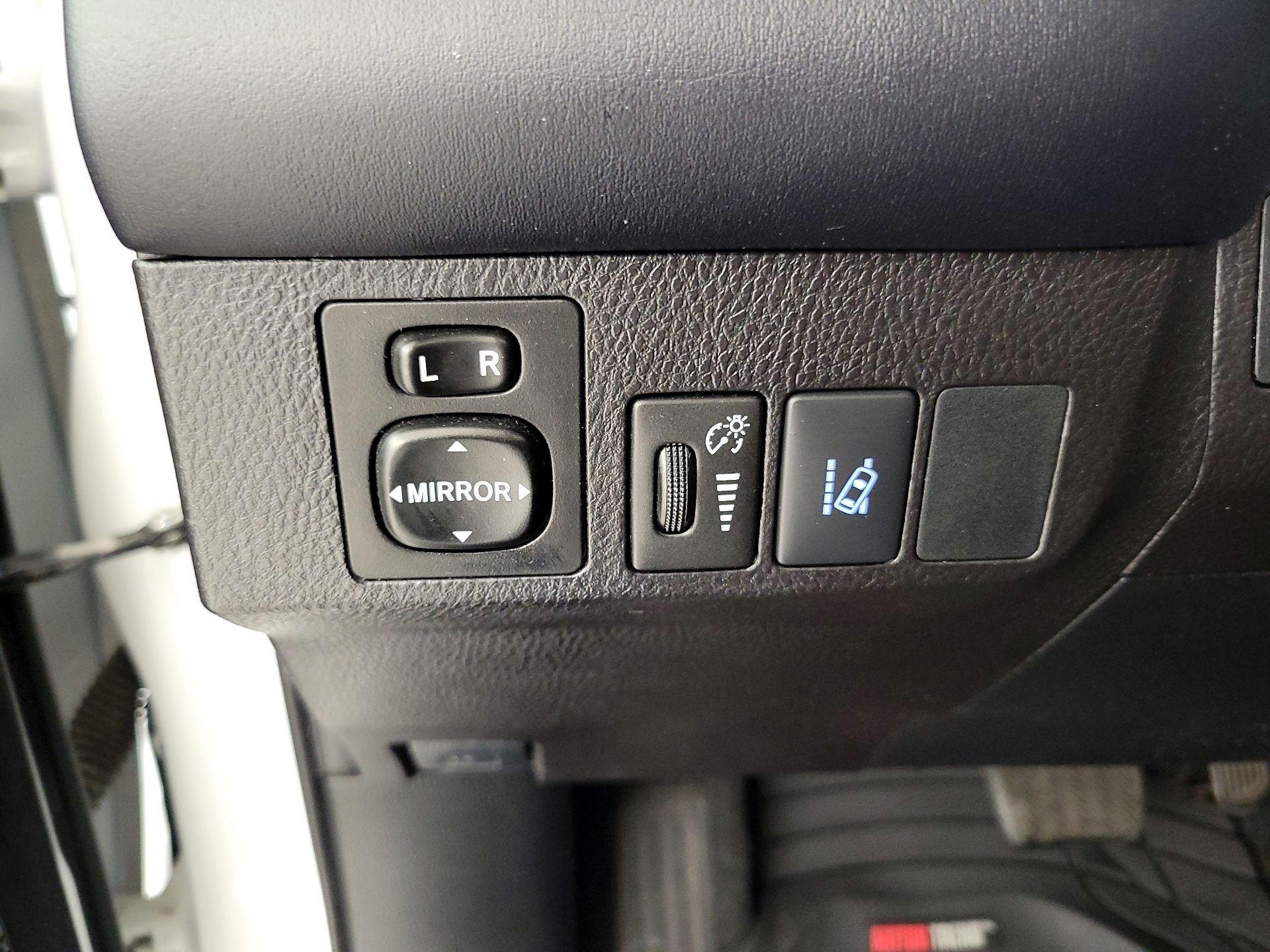 Thumbnail: 2018 Toyota RAV4 - 13