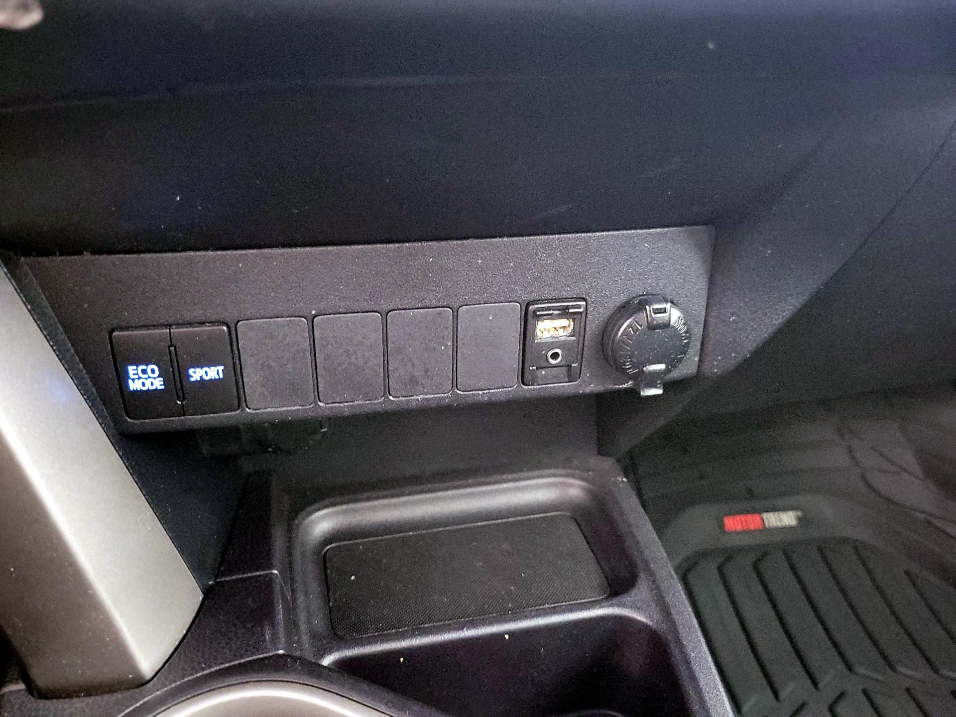 Thumbnail: 2018 Toyota RAV4 - 18