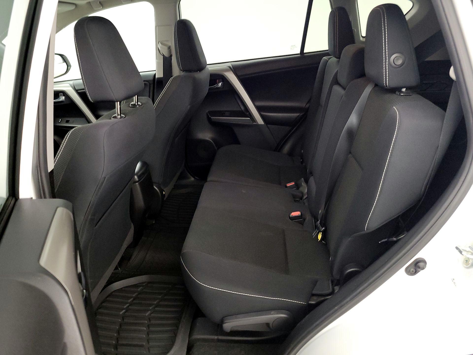 Thumbnail: 2018 Toyota RAV4 - 20