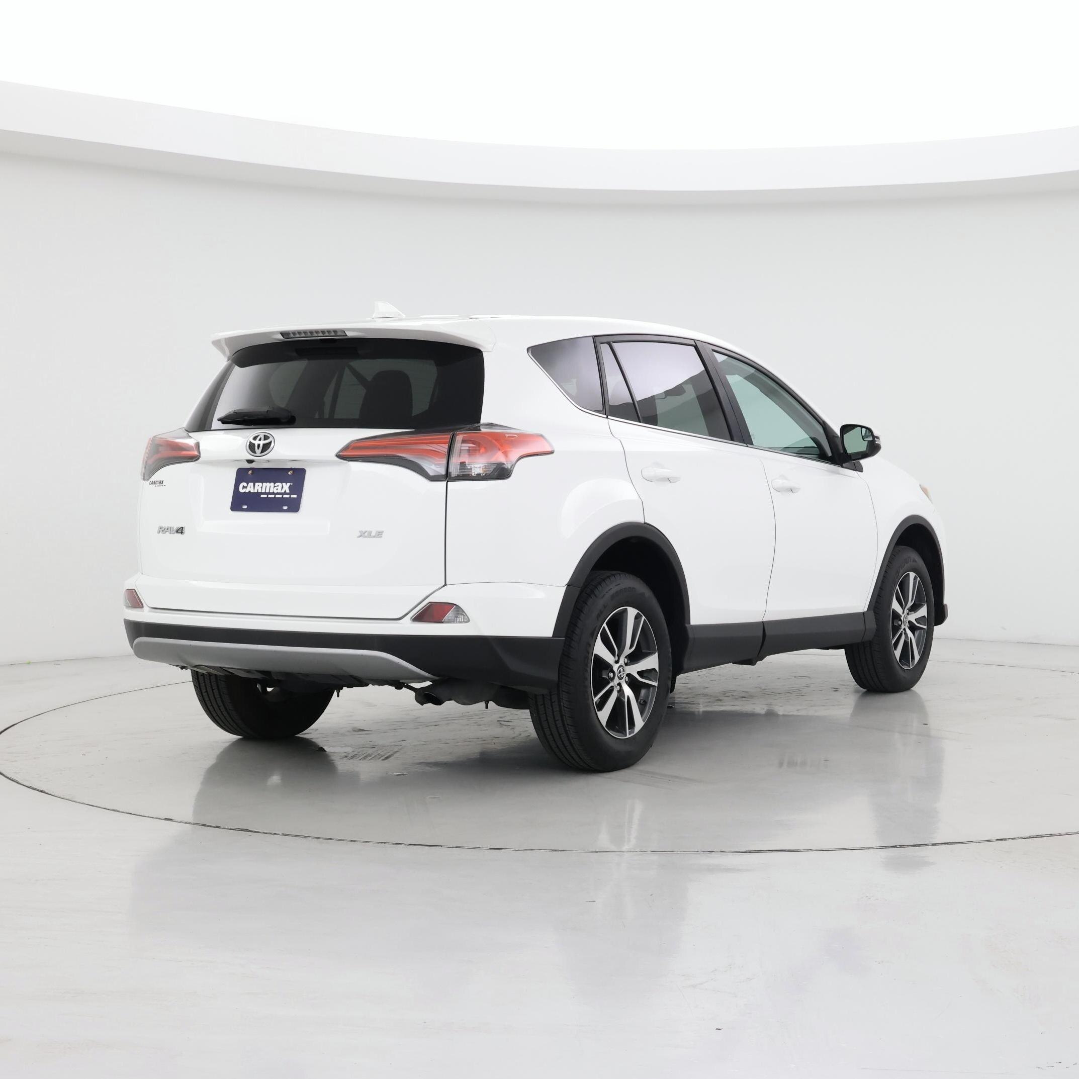 Thumbnail: 2018 Toyota RAV4 - 8