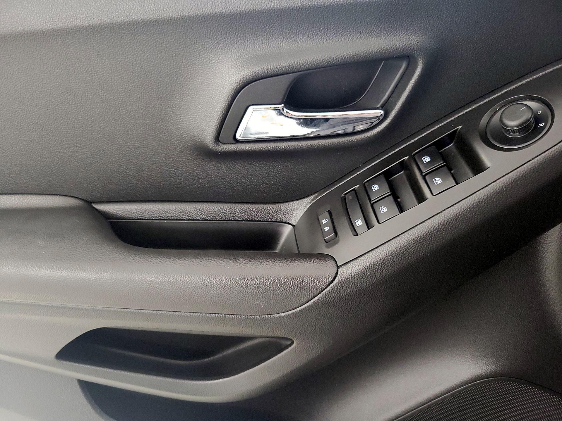 Thumbnail: 2020 Chevrolet Trax - 12