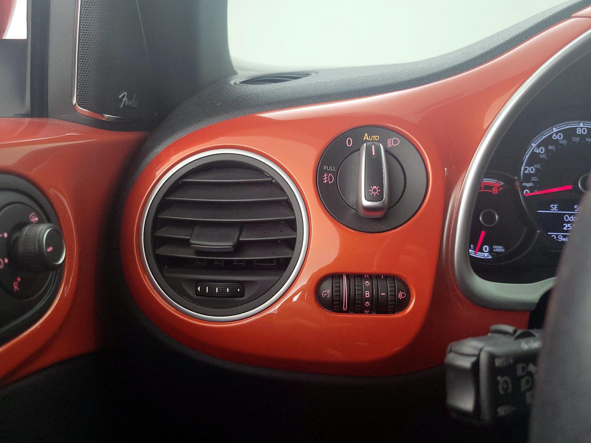 Thumbnail: 2019 Volkswagen Beetle - 13